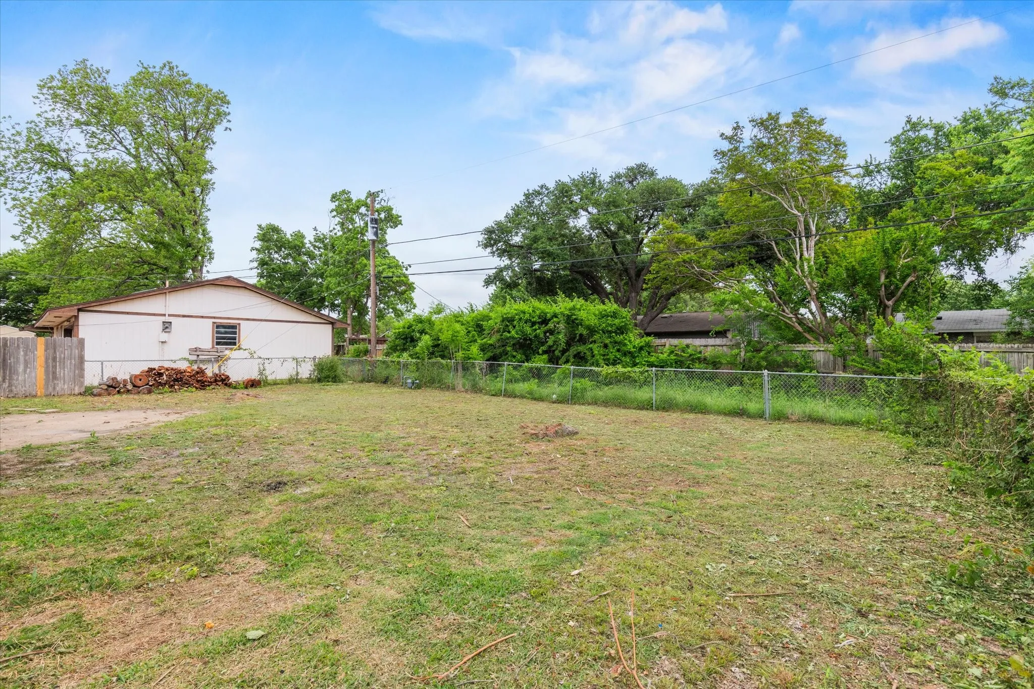 Single Family Residence For Sale in Dallas County , 13634 Pyramid Drive, Farmers Branch, Texas 75234, 3 Bedroom, 2 Bathroom, 2 Garage spaces, 1,356 Sqft, built in 1957, Price $359,000, mls#21239971, Real Estate Agent in Farmers Branch, Homes For Sale in Dallas county, Homes For Sale in Farmers Branch, Realtor in Farmers Branch Texas, Real Estate Brokerage Independent Realty Texas, Luminita Cordes Realtor
