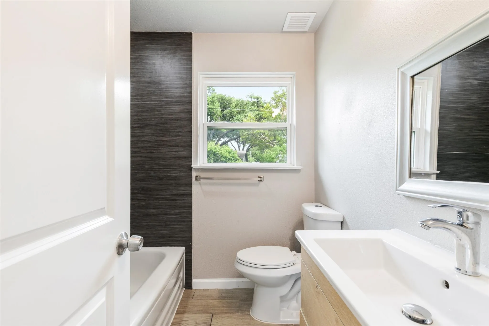 Single Family Residence For Sale in Dallas County , 13634 Pyramid Drive, Farmers Branch, Texas 75234, 3 Bedroom, 2 Bathroom, 2 Garage spaces, 1,356 Sqft, built in 1957, Price $359,000, mls#21239971, Real Estate Agent in Farmers Branch, Homes For Sale in Dallas county, Homes For Sale in Farmers Branch, Realtor in Farmers Branch Texas, Real Estate Brokerage Independent Realty Texas, Luminita Cordes Realtor