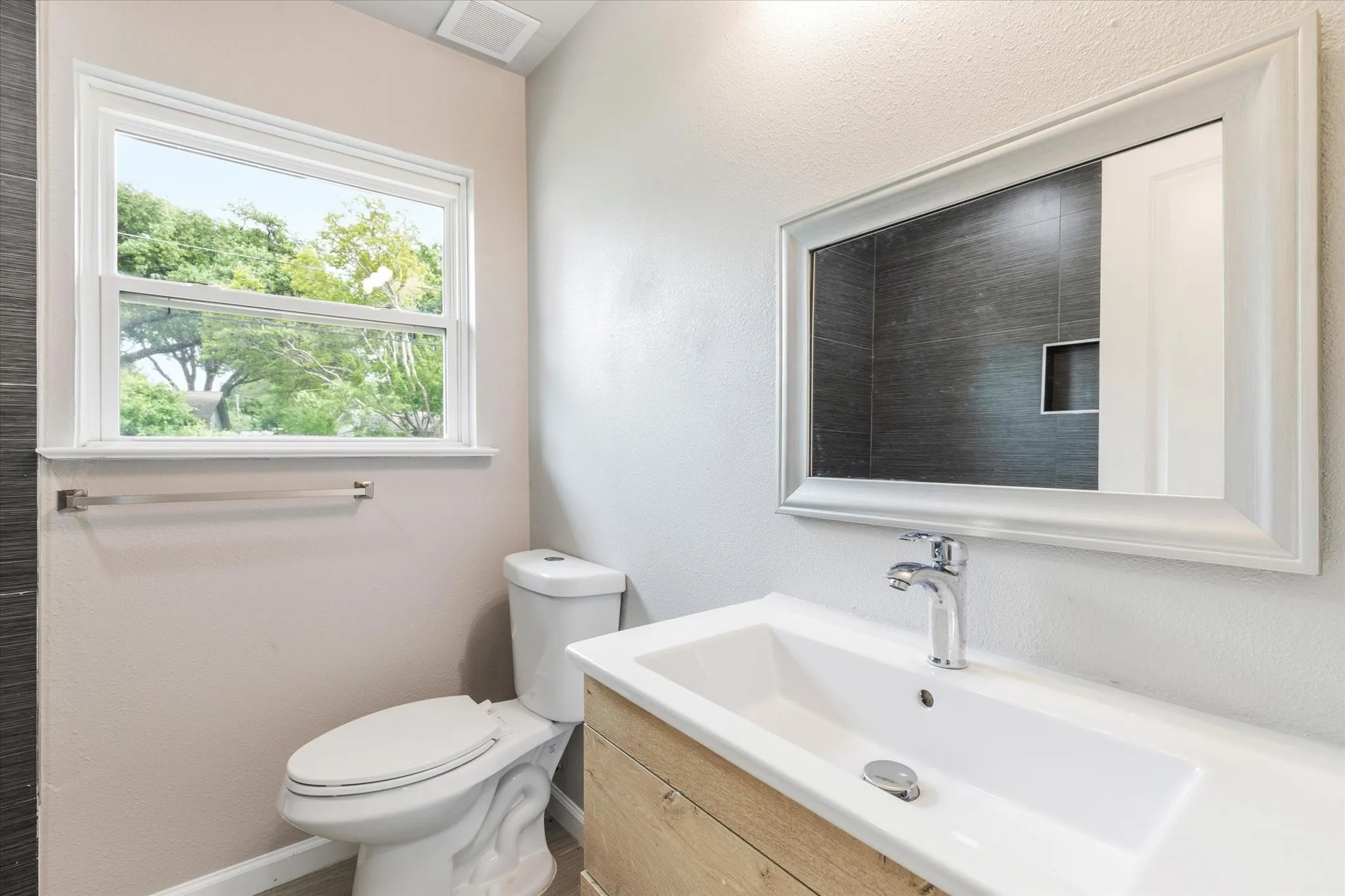 Single Family Residence For Sale in Dallas County , 13634 Pyramid Drive, Farmers Branch, Texas 75234, 3 Bedroom, 2 Bathroom, 2 Garage spaces, 1,356 Sqft, built in 1957, Price $359,000, mls#21239971, Real Estate Agent in Farmers Branch, Homes For Sale in Dallas county, Homes For Sale in Farmers Branch, Realtor in Farmers Branch Texas, Real Estate Brokerage Independent Realty Texas, Luminita Cordes Realtor