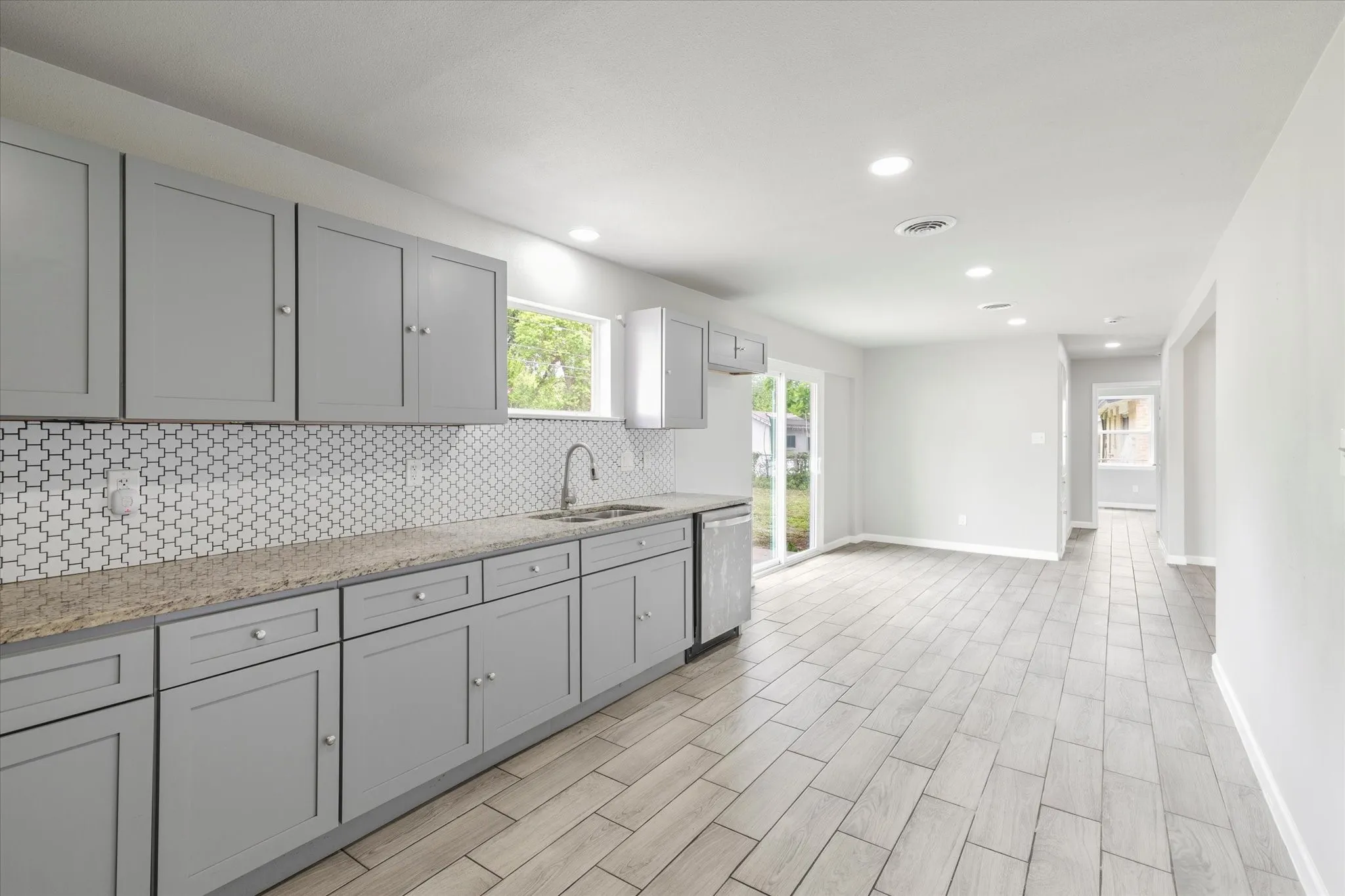 Single Family Residence For Sale in Dallas County , 13634 Pyramid Drive, Farmers Branch, Texas 75234, 3 Bedroom, 2 Bathroom, 2 Garage spaces, 1,356 Sqft, built in 1957, Price $359,000, mls#21239971, Real Estate Agent in Farmers Branch, Homes For Sale in Dallas county, Homes For Sale in Farmers Branch, Realtor in Farmers Branch Texas, Real Estate Brokerage Independent Realty Texas, Luminita Cordes Realtor