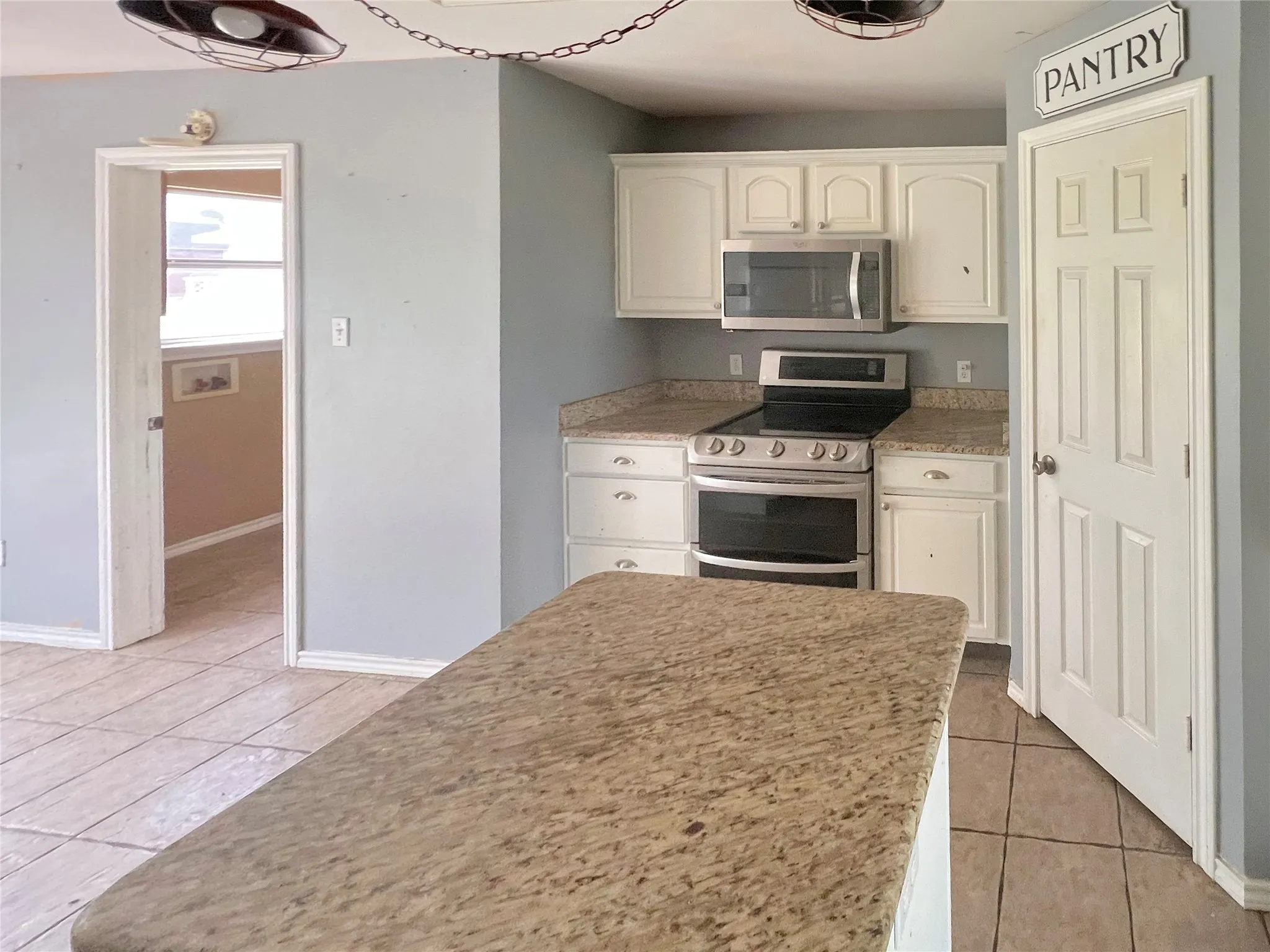 Single Family Residence For Sale in Ellis County , 3661 Emo Street, Midlothian, Texas 76065, 5 Bedroom, 2 Bathroom, 2 Garage spaces, 2,601 Sqft, built in 1999, mls#21244798, Real Estate Agent in Midlothian, Homes For Sale in Ellis county, Homes For Sale in Midlothian, Realtor in Midlothian Texas, Real Estate Brokerage Independent Realty Texas, Luminita Cordes Realtor
