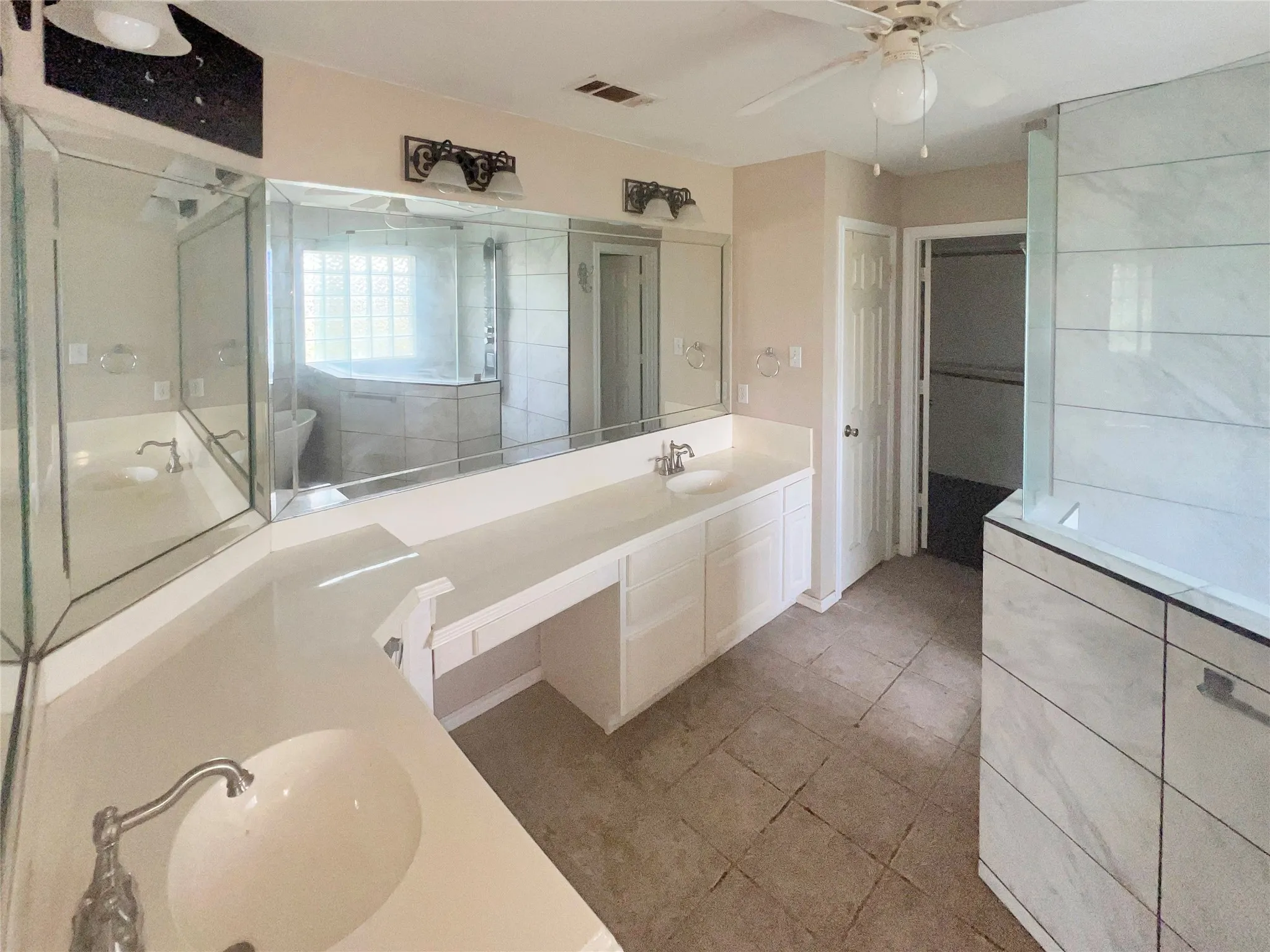 Single Family Residence For Sale in Ellis County , 3661 Emo Street, Midlothian, Texas 76065, 5 Bedroom, 2 Bathroom, 2 Garage spaces, 2,601 Sqft, built in 1999, mls#21244798, Real Estate Agent in Midlothian, Homes For Sale in Ellis county, Homes For Sale in Midlothian, Realtor in Midlothian Texas, Real Estate Brokerage Independent Realty Texas, Luminita Cordes Realtor