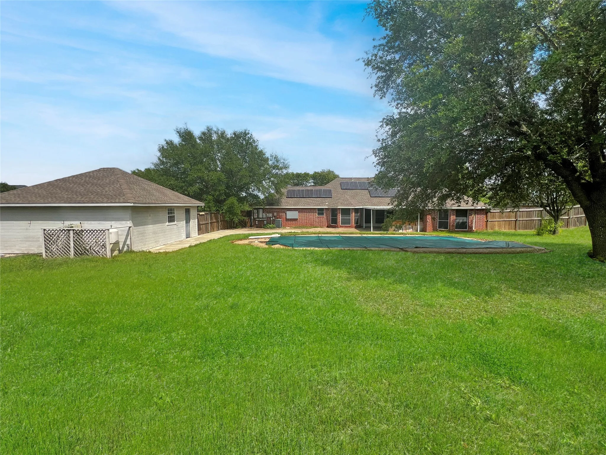 Single Family Residence For Sale in Ellis County , 3661 Emo Street, Midlothian, Texas 76065, 5 Bedroom, 2 Bathroom, 2 Garage spaces, 2,601 Sqft, built in 1999, mls#21244798, Real Estate Agent in Midlothian, Homes For Sale in Ellis county, Homes For Sale in Midlothian, Realtor in Midlothian Texas, Real Estate Brokerage Independent Realty Texas, Luminita Cordes Realtor