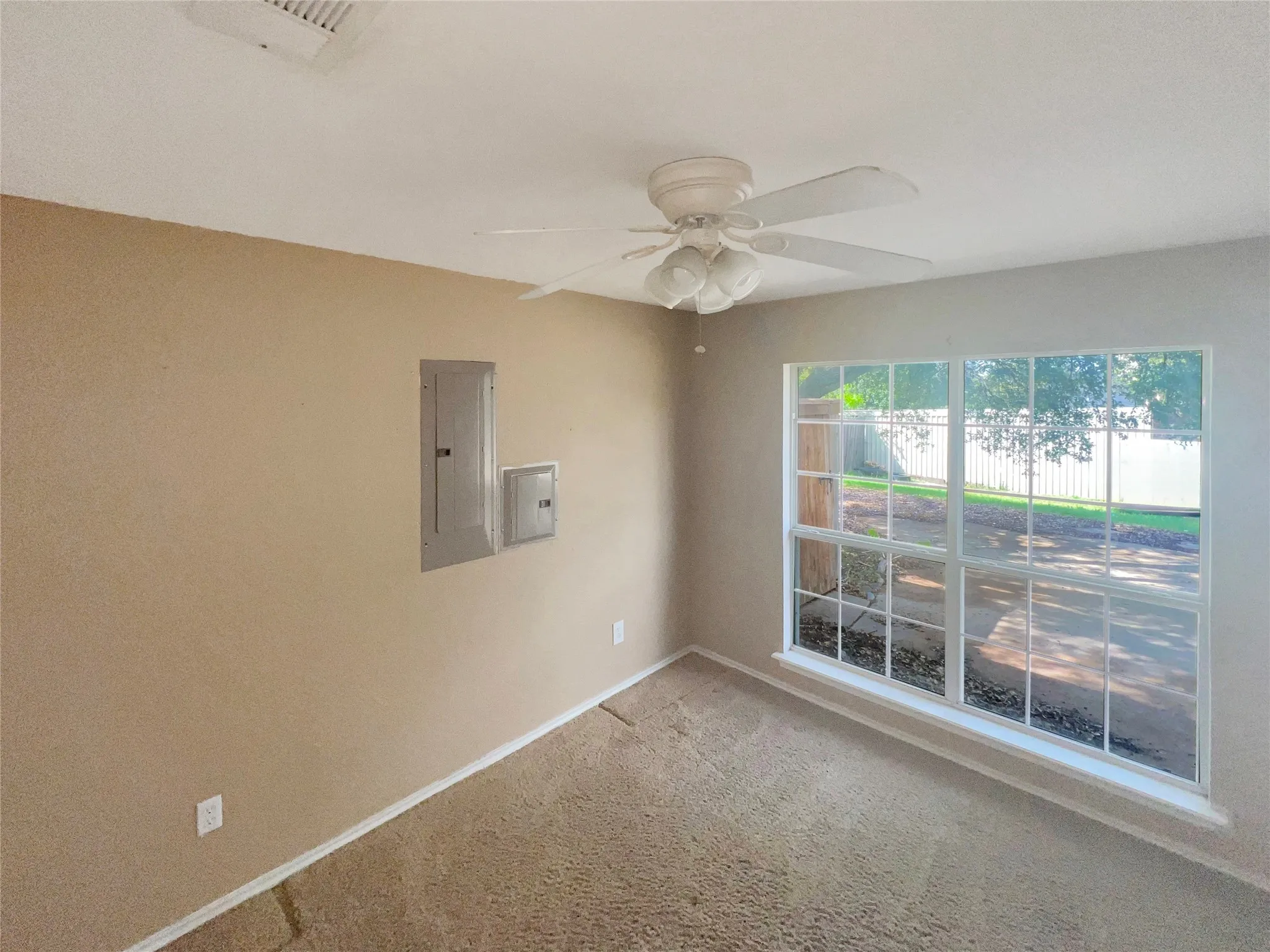 Single Family Residence For Sale in Ellis County , 3661 Emo Street, Midlothian, Texas 76065, 5 Bedroom, 2 Bathroom, 2 Garage spaces, 2,601 Sqft, built in 1999, mls#21244798, Real Estate Agent in Midlothian, Homes For Sale in Ellis county, Homes For Sale in Midlothian, Realtor in Midlothian Texas, Real Estate Brokerage Independent Realty Texas, Luminita Cordes Realtor