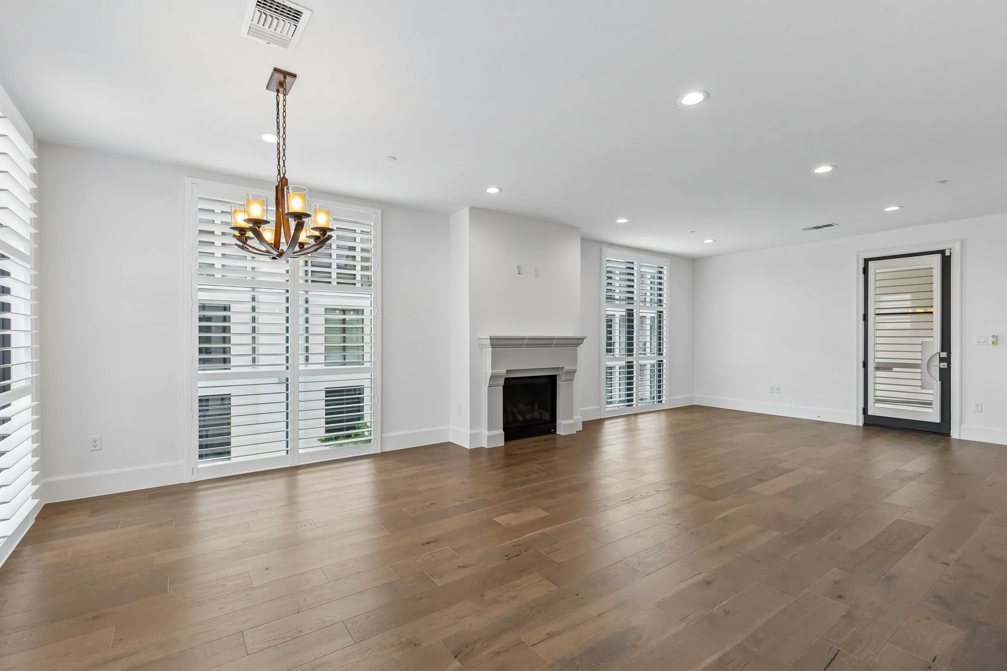 Condominium For Sale in Denton County , 5270 Town and Country Boulevard 216, Frisco, Texas 75034, 2 Bedroom, 3 Bathroom, 2 Garage spaces, 2,442 Sqft, built in 2019, Preowned, mls#21231427, Real Estate Agent in Frisco, Homes For Sale in Denton county, Homes For Sale in Frisco, Realtor in Frisco Texas, Real Estate Brokerage Independent Realty Texas, Luminita Cordes Realtor