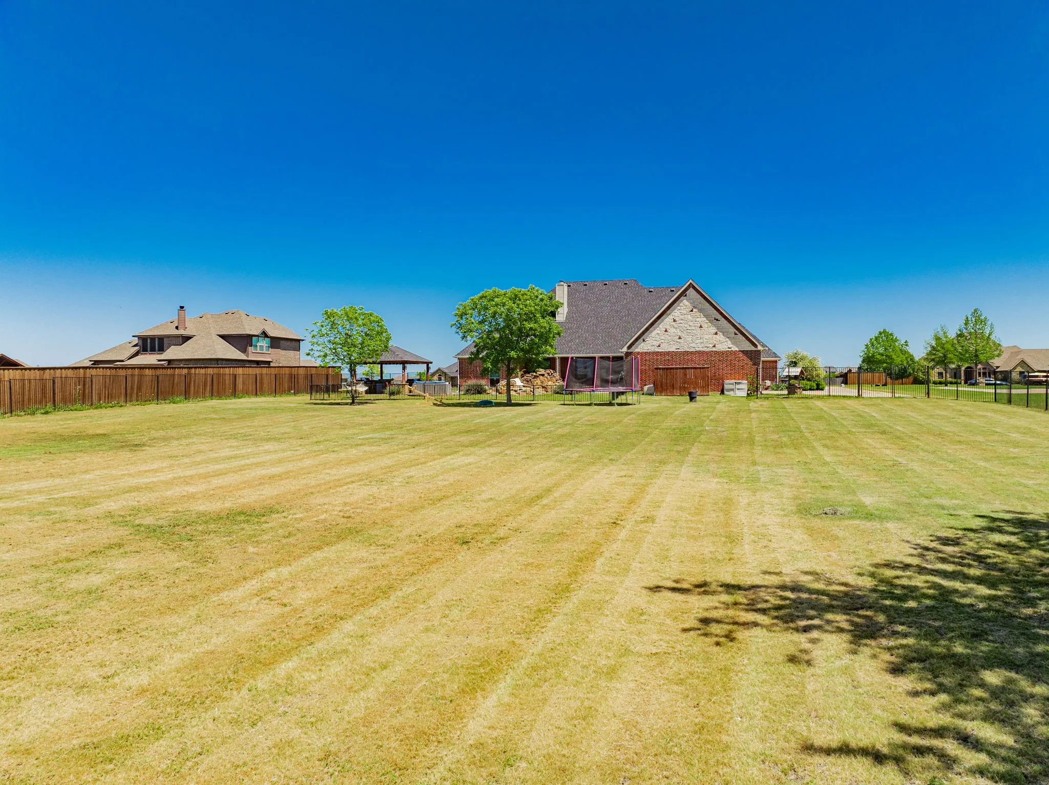 Single Family Residence For Sale in Kaufman County , 12176 Livingston Way, Talty, Texas 75126, 4 Bedrooms, 4 Bathrooms, 4 Garage spaces, 3,413 Sqft, built in 2007, Preowned, Price $749,000, mls#21244305, Real Estate Agent in Talty, Homes For Sale in Kaufman county, Homes For Sale in Talty, Realtor in Talty Texas, Real Estate Brokerage Independent Realty Texas, Luminita Cordes Realtor