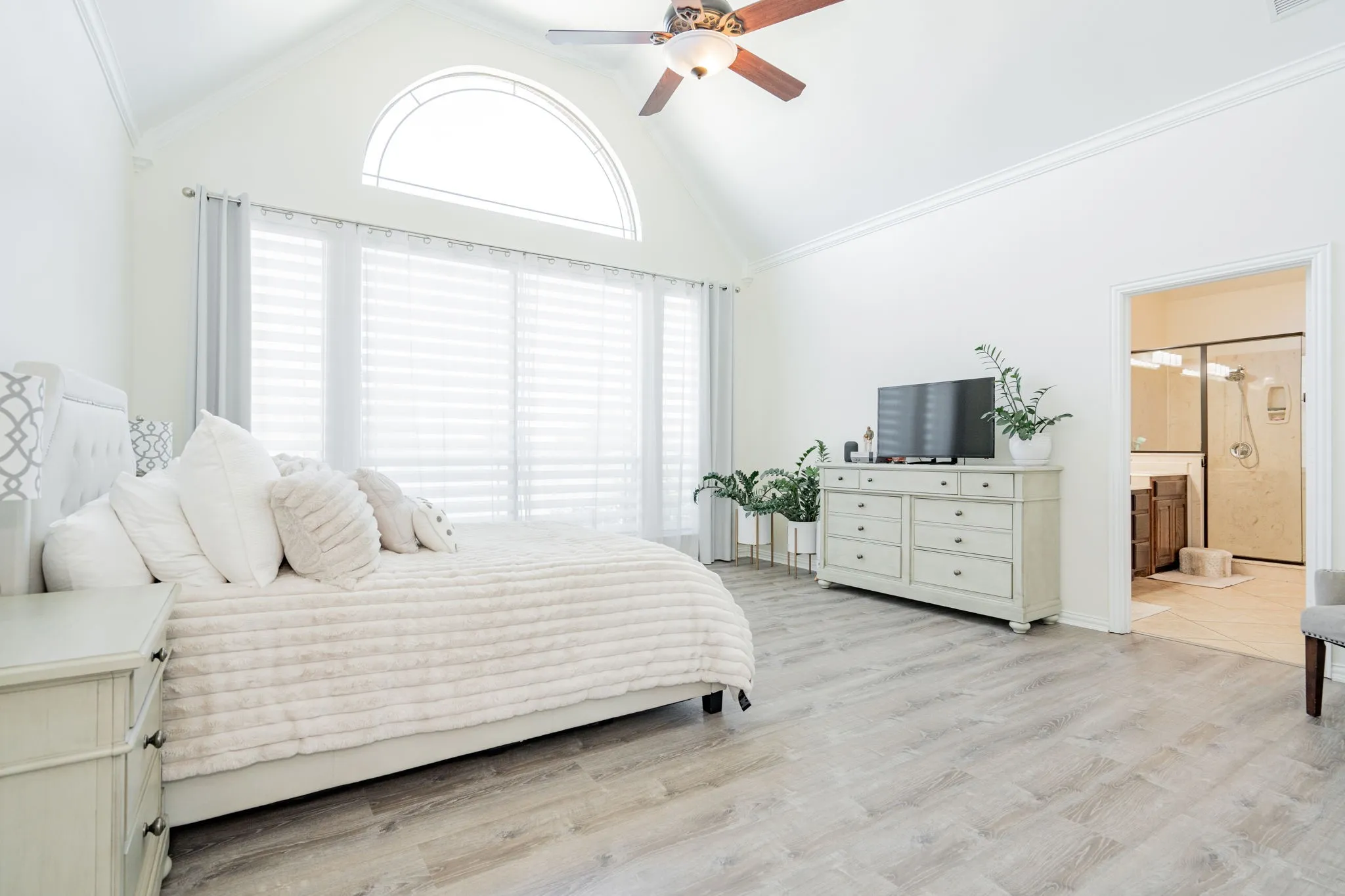 Single Family Residence For Sale in Kaufman County , 12176 Livingston Way, Talty, Texas 75126, 4 Bedrooms, 4 Bathrooms, 4 Garage spaces, 3,413 Sqft, built in 2007, Preowned, Price $749,000, mls#21244305, Real Estate Agent in Talty, Homes For Sale in Kaufman county, Homes For Sale in Talty, Realtor in Talty Texas, Real Estate Brokerage Independent Realty Texas, Luminita Cordes Realtor