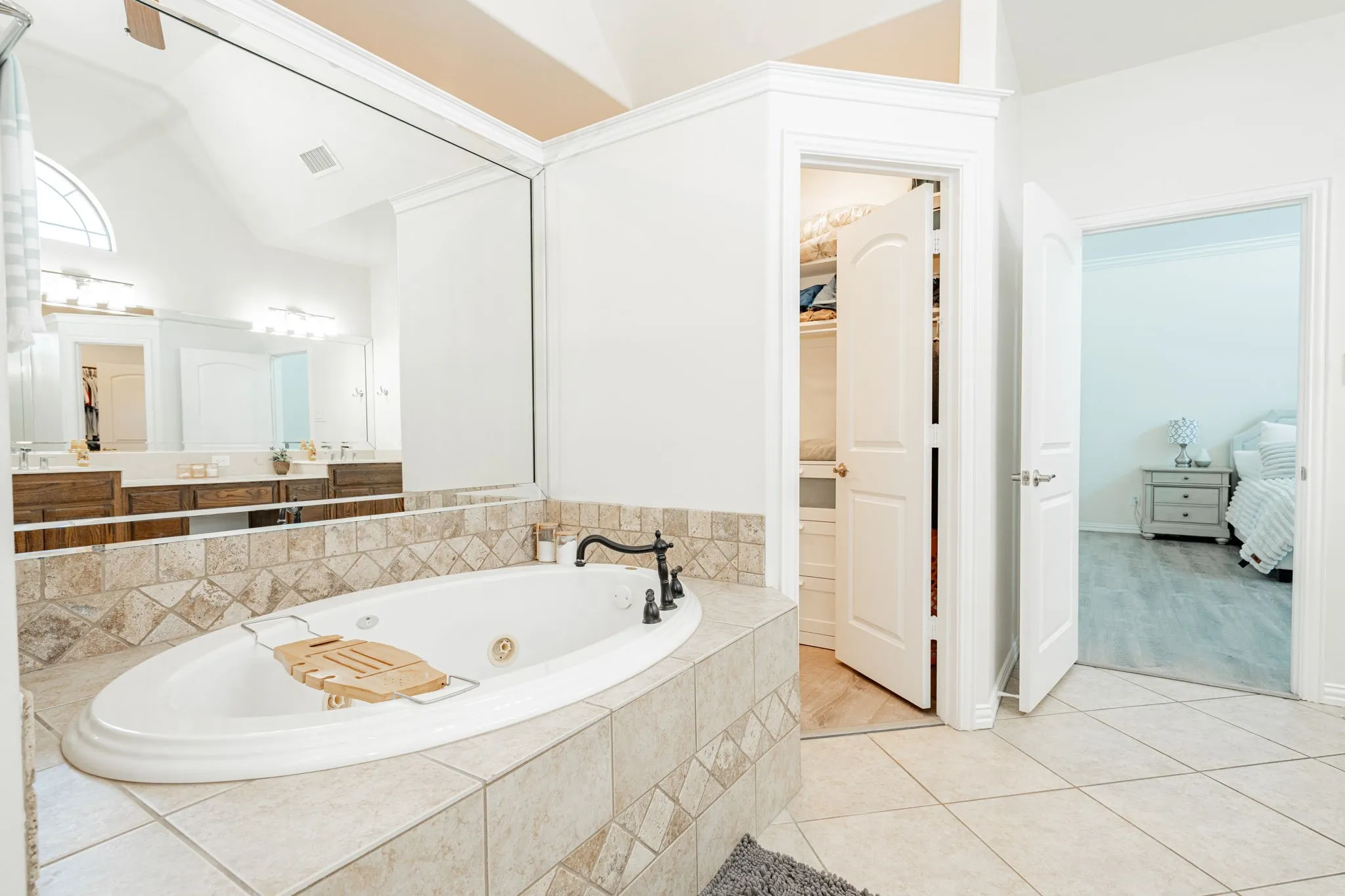 Single Family Residence For Sale in Kaufman County , 12176 Livingston Way, Talty, Texas 75126, 4 Bedrooms, 4 Bathrooms, 4 Garage spaces, 3,413 Sqft, built in 2007, Preowned, Price $749,000, mls#21244305, Real Estate Agent in Talty, Homes For Sale in Kaufman county, Homes For Sale in Talty, Realtor in Talty Texas, Real Estate Brokerage Independent Realty Texas, Luminita Cordes Realtor