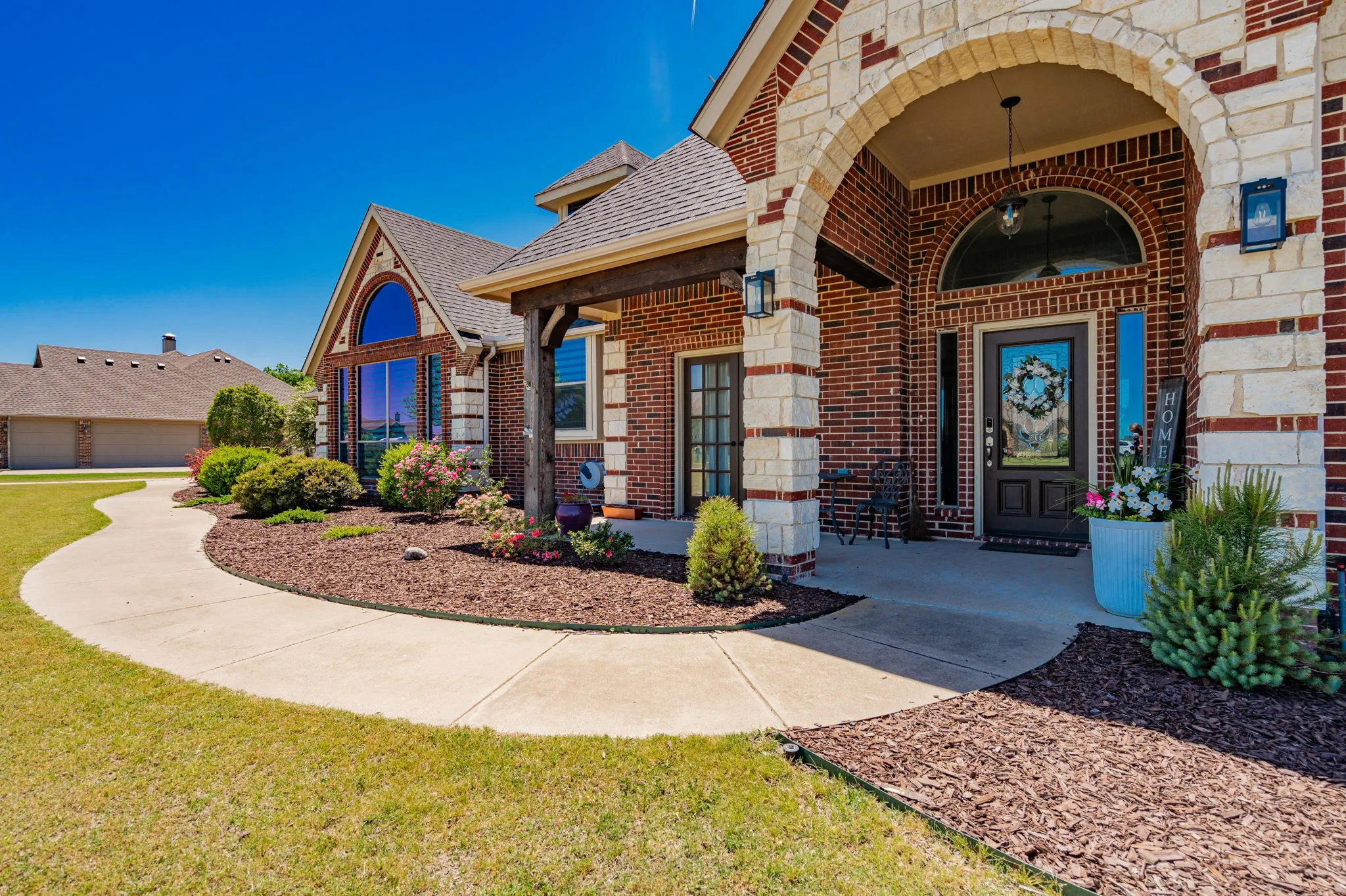 Single Family Residence For Sale in Kaufman County , 12176 Livingston Way, Talty, Texas 75126, 4 Bedrooms, 4 Bathrooms, 4 Garage spaces, 3,413 Sqft, built in 2007, Preowned, Price $749,000, mls#21244305, Real Estate Agent in Talty, Homes For Sale in Kaufman county, Homes For Sale in Talty, Realtor in Talty Texas, Real Estate Brokerage Independent Realty Texas, Luminita Cordes Realtor