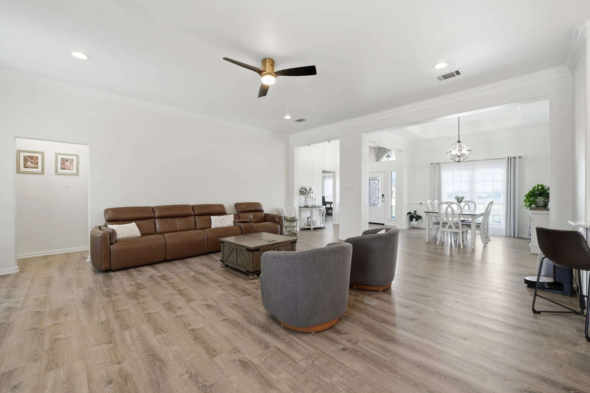 Single Family Residence For Sale in Kaufman County , 12176 Livingston Way, Talty, Texas 75126, 4 Bedrooms, 4 Bathrooms, 4 Garage spaces, 3,413 Sqft, built in 2007, Preowned, Price $749,000, mls#21244305, Real Estate Agent in Talty, Homes For Sale in Kaufman county, Homes For Sale in Talty, Realtor in Talty Texas, Real Estate Brokerage Independent Realty Texas, Luminita Cordes Realtor