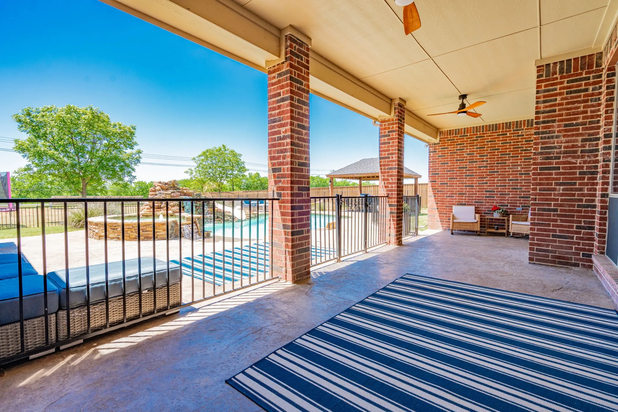 Single Family Residence For Sale in Kaufman County , 12176 Livingston Way, Talty, Texas 75126, 4 Bedrooms, 4 Bathrooms, 4 Garage spaces, 3,413 Sqft, built in 2007, Preowned, Price $749,000, mls#21244305, Real Estate Agent in Talty, Homes For Sale in Kaufman county, Homes For Sale in Talty, Realtor in Talty Texas, Real Estate Brokerage Independent Realty Texas, Luminita Cordes Realtor