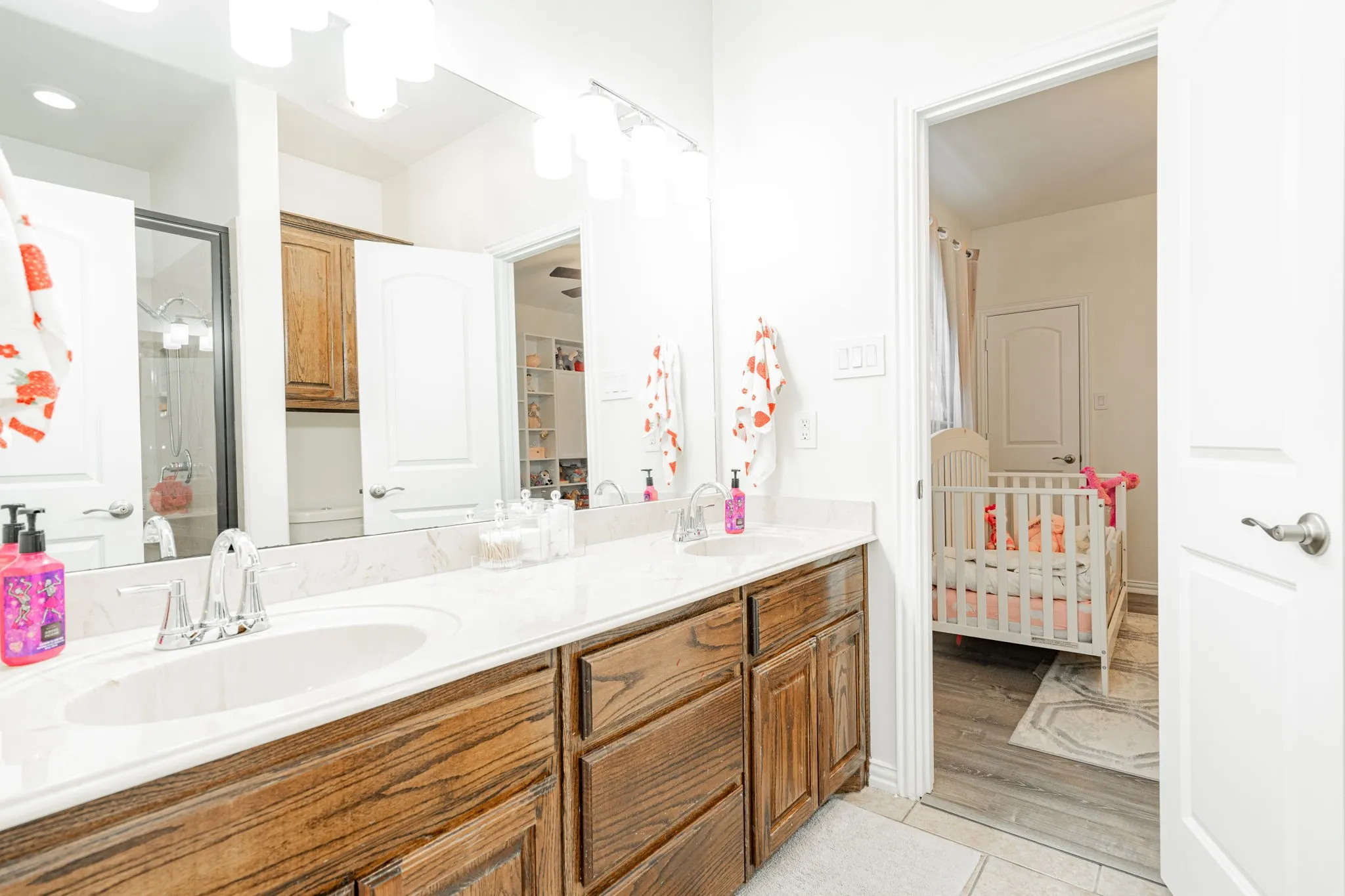 Single Family Residence For Sale in Kaufman County , 12176 Livingston Way, Talty, Texas 75126, 4 Bedrooms, 4 Bathrooms, 4 Garage spaces, 3,413 Sqft, built in 2007, Preowned, Price $749,000, mls#21244305, Real Estate Agent in Talty, Homes For Sale in Kaufman county, Homes For Sale in Talty, Realtor in Talty Texas, Real Estate Brokerage Independent Realty Texas, Luminita Cordes Realtor