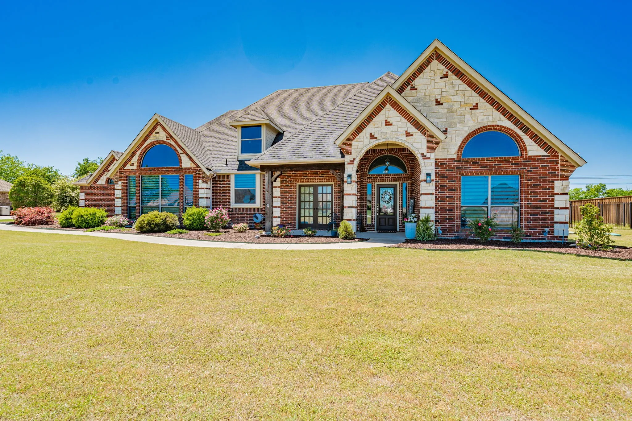 Single Family Residence For Sale in Kaufman County , 12176 Livingston Way, Talty, Texas 75126, 4 Bedrooms, 4 Bathrooms, 4 Garage spaces, 3,413 Sqft, built in 2007, Preowned, Price $749,000, mls#21244305, Real Estate Agent in Talty, Homes For Sale in Kaufman county, Homes For Sale in Talty, Realtor in Talty Texas, Real Estate Brokerage Independent Realty Texas, Luminita Cordes Realtor