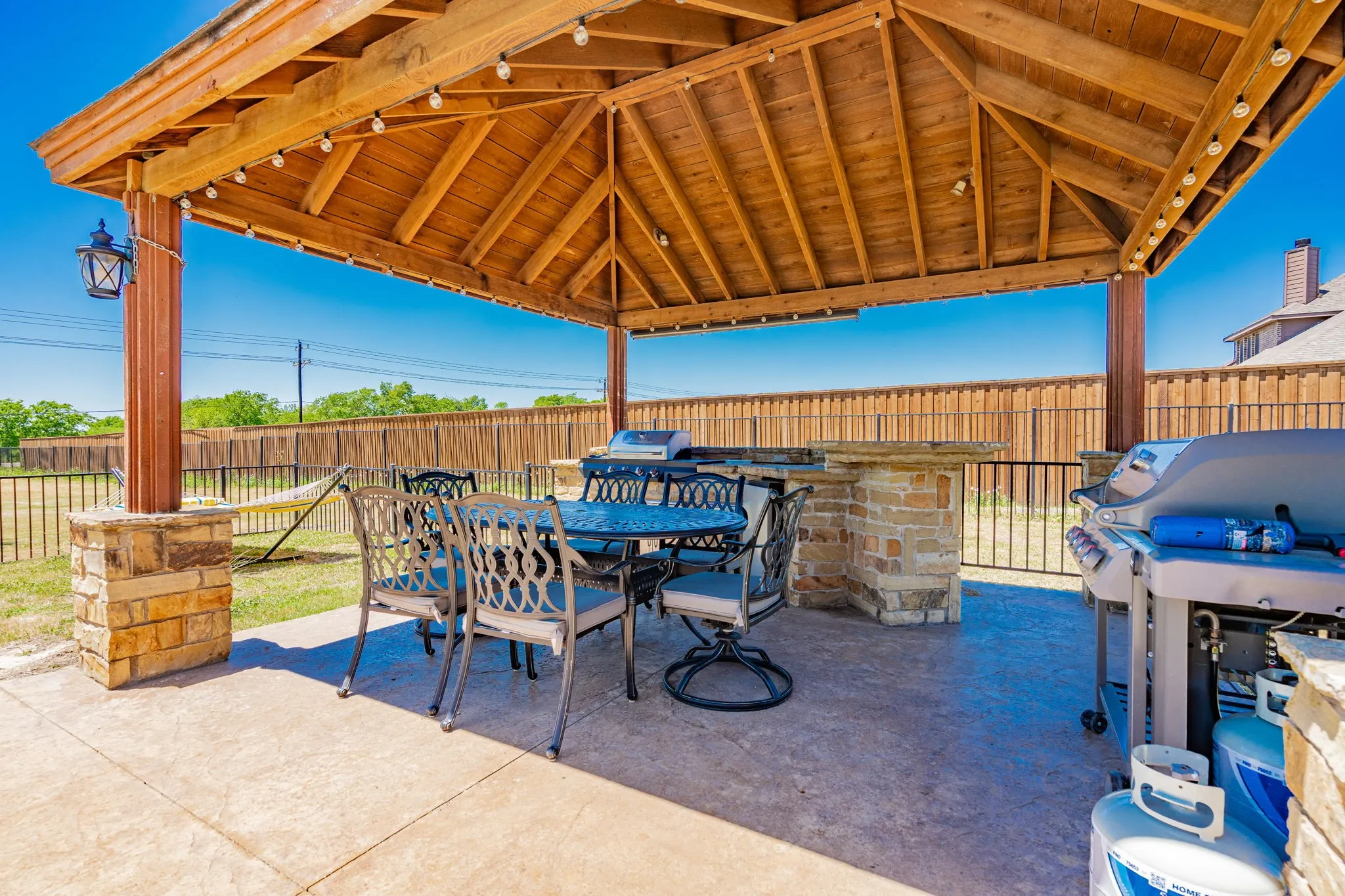 Single Family Residence For Sale in Kaufman County , 12176 Livingston Way, Talty, Texas 75126, 4 Bedrooms, 4 Bathrooms, 4 Garage spaces, 3,413 Sqft, built in 2007, Preowned, Price $749,000, mls#21244305, Real Estate Agent in Talty, Homes For Sale in Kaufman county, Homes For Sale in Talty, Realtor in Talty Texas, Real Estate Brokerage Independent Realty Texas, Luminita Cordes Realtor