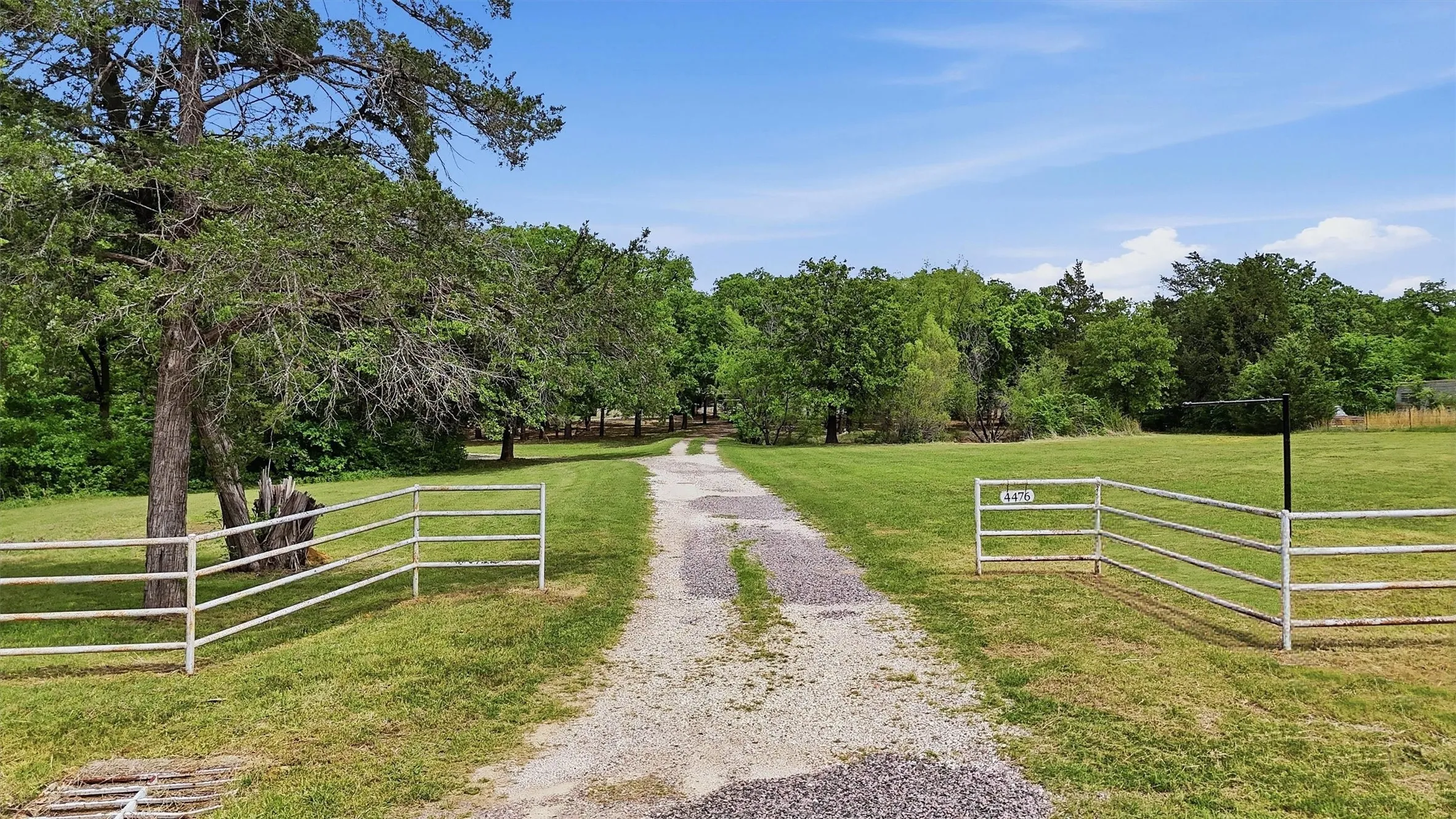Single Family Residence For Sale in Cooke County , 4476 County Road 107, Gainesville, Texas 76240, 4 Bedroom, 2 Bathroom, Garage spaces, 1,881 Sqft, built in 2003, Price $660,000, mls#21246062, Real Estate Agent in Gainesville, Homes For Sale in Cooke county, Homes For Sale in Gainesville, Realtor in Gainesville Texas, Real Estate Brokerage Independent Realty Texas, Luminita Cordes Realtor