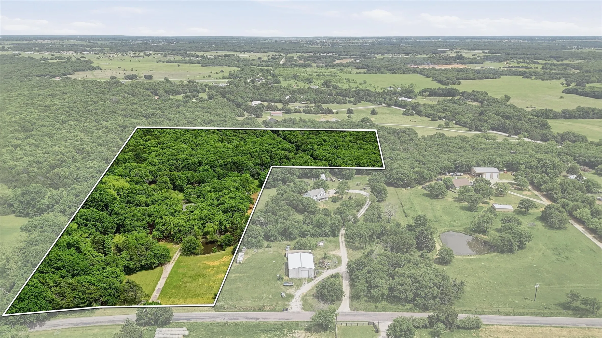 Single Family Residence For Sale in Cooke County , 4476 County Road 107, Gainesville, Texas 76240, 4 Bedroom, 2 Bathroom, Garage spaces, 1,881 Sqft, built in 2003, Price $660,000, mls#21246062, Real Estate Agent in Gainesville, Homes For Sale in Cooke county, Homes For Sale in Gainesville, Realtor in Gainesville Texas, Real Estate Brokerage Independent Realty Texas, Luminita Cordes Realtor