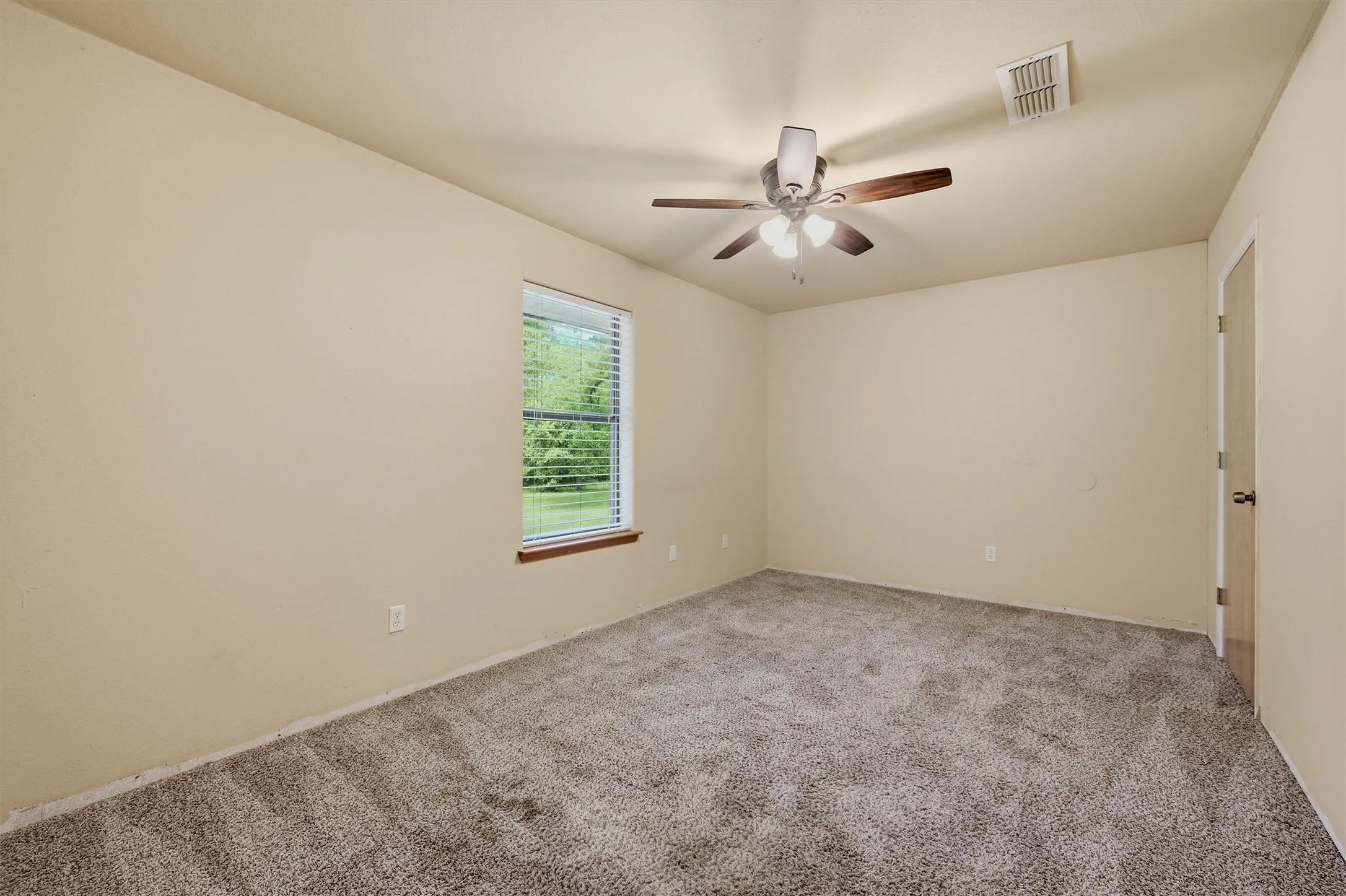 Single Family Residence For Sale in Cooke County , 4476 County Road 107, Gainesville, Texas 76240, 4 Bedroom, 2 Bathroom, Garage spaces, 1,881 Sqft, built in 2003, Price $660,000, mls#21246062, Real Estate Agent in Gainesville, Homes For Sale in Cooke county, Homes For Sale in Gainesville, Realtor in Gainesville Texas, Real Estate Brokerage Independent Realty Texas, Luminita Cordes Realtor