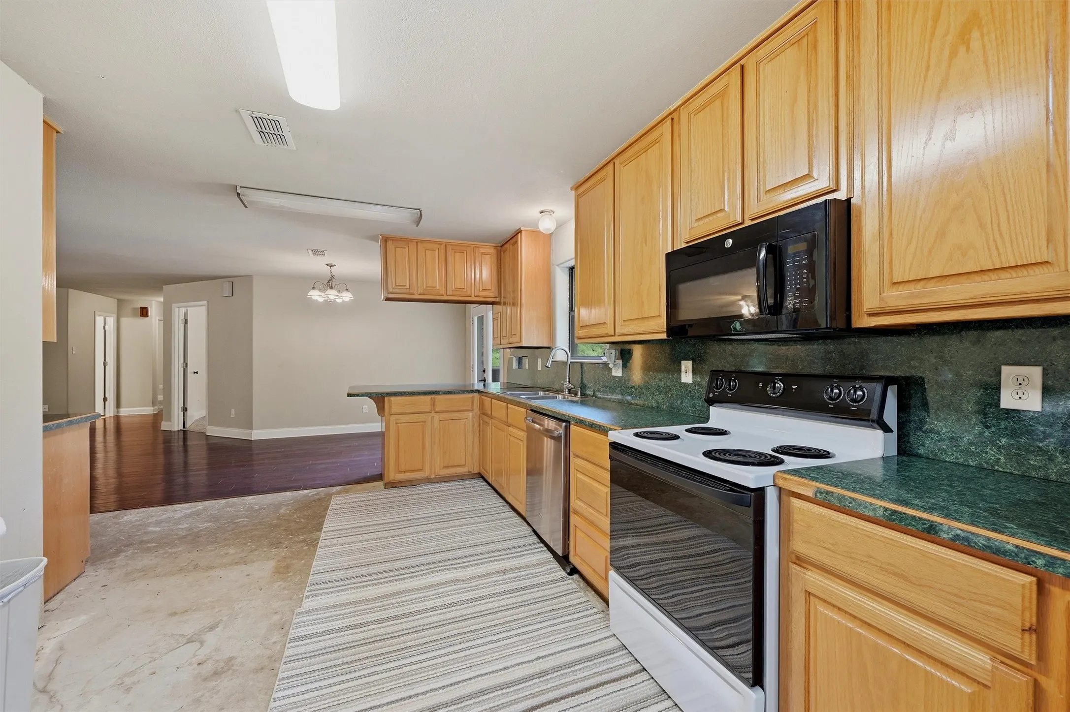 Single Family Residence For Sale in Cooke County , 4476 County Road 107, Gainesville, Texas 76240, 4 Bedroom, 2 Bathroom, Garage spaces, 1,881 Sqft, built in 2003, Price $660,000, mls#21246062, Real Estate Agent in Gainesville, Homes For Sale in Cooke county, Homes For Sale in Gainesville, Realtor in Gainesville Texas, Real Estate Brokerage Independent Realty Texas, Luminita Cordes Realtor