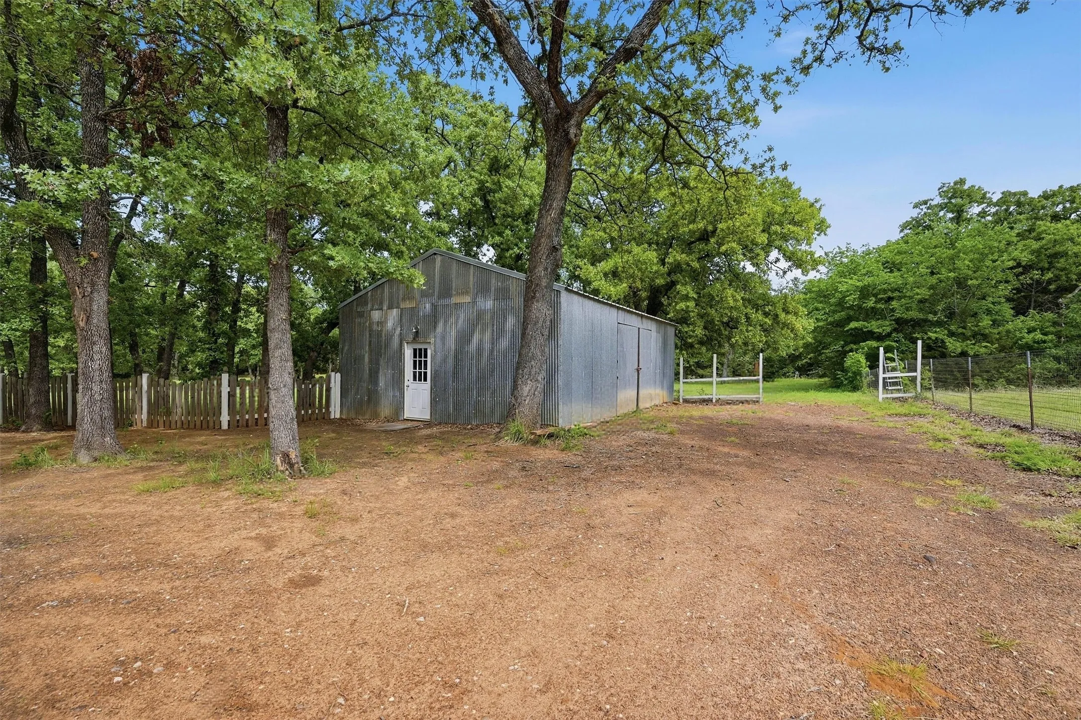 Single Family Residence For Sale in Cooke County , 4476 County Road 107, Gainesville, Texas 76240, 4 Bedroom, 2 Bathroom, Garage spaces, 1,881 Sqft, built in 2003, Price $660,000, mls#21246062, Real Estate Agent in Gainesville, Homes For Sale in Cooke county, Homes For Sale in Gainesville, Realtor in Gainesville Texas, Real Estate Brokerage Independent Realty Texas, Luminita Cordes Realtor