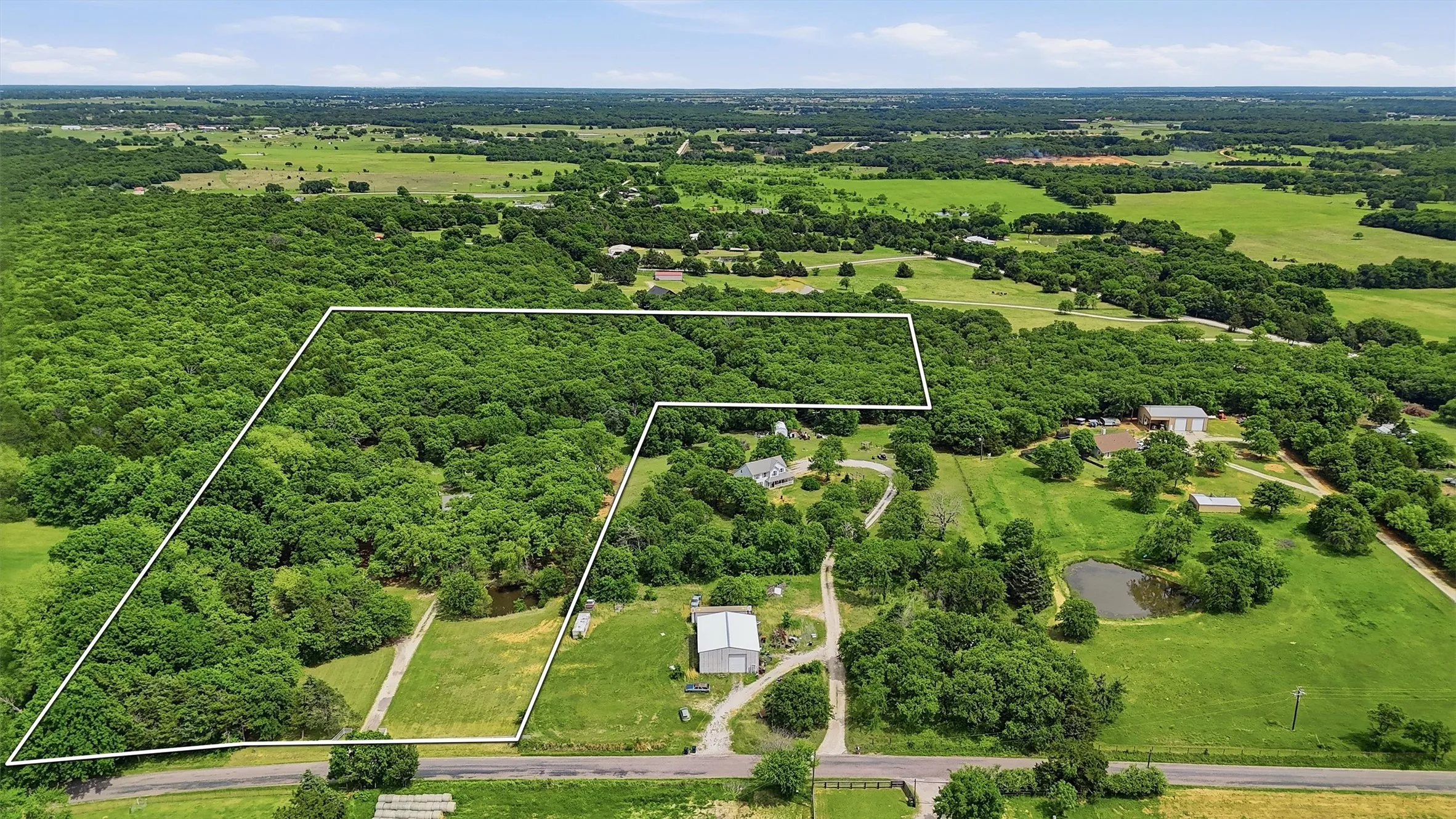 Single Family Residence For Sale in Cooke County , 4476 County Road 107, Gainesville, Texas 76240, 4 Bedroom, 2 Bathroom, Garage spaces, 1,881 Sqft, built in 2003, Price $660,000, mls#21246062, Real Estate Agent in Gainesville, Homes For Sale in Cooke county, Homes For Sale in Gainesville, Realtor in Gainesville Texas, Real Estate Brokerage Independent Realty Texas, Luminita Cordes Realtor