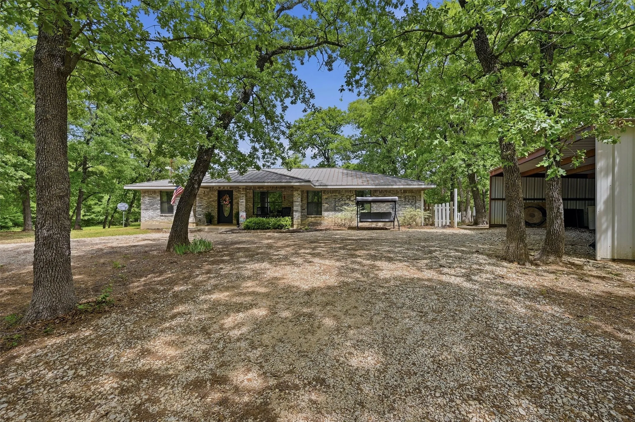 Single Family Residence For Sale in Cooke County , 4476 County Road 107, Gainesville, Texas 76240, 4 Bedroom, 2 Bathroom, Garage spaces, 1,881 Sqft, built in 2003, Price $660,000, mls#21246062, Real Estate Agent in Gainesville, Homes For Sale in Cooke county, Homes For Sale in Gainesville, Realtor in Gainesville Texas, Real Estate Brokerage Independent Realty Texas, Luminita Cordes Realtor