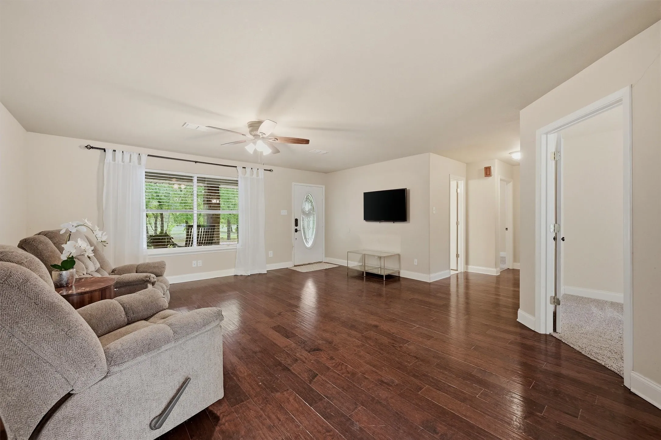 Single Family Residence For Sale in Cooke County , 4476 County Road 107, Gainesville, Texas 76240, 4 Bedroom, 2 Bathroom, Garage spaces, 1,881 Sqft, built in 2003, Price $660,000, mls#21246062, Real Estate Agent in Gainesville, Homes For Sale in Cooke county, Homes For Sale in Gainesville, Realtor in Gainesville Texas, Real Estate Brokerage Independent Realty Texas, Luminita Cordes Realtor