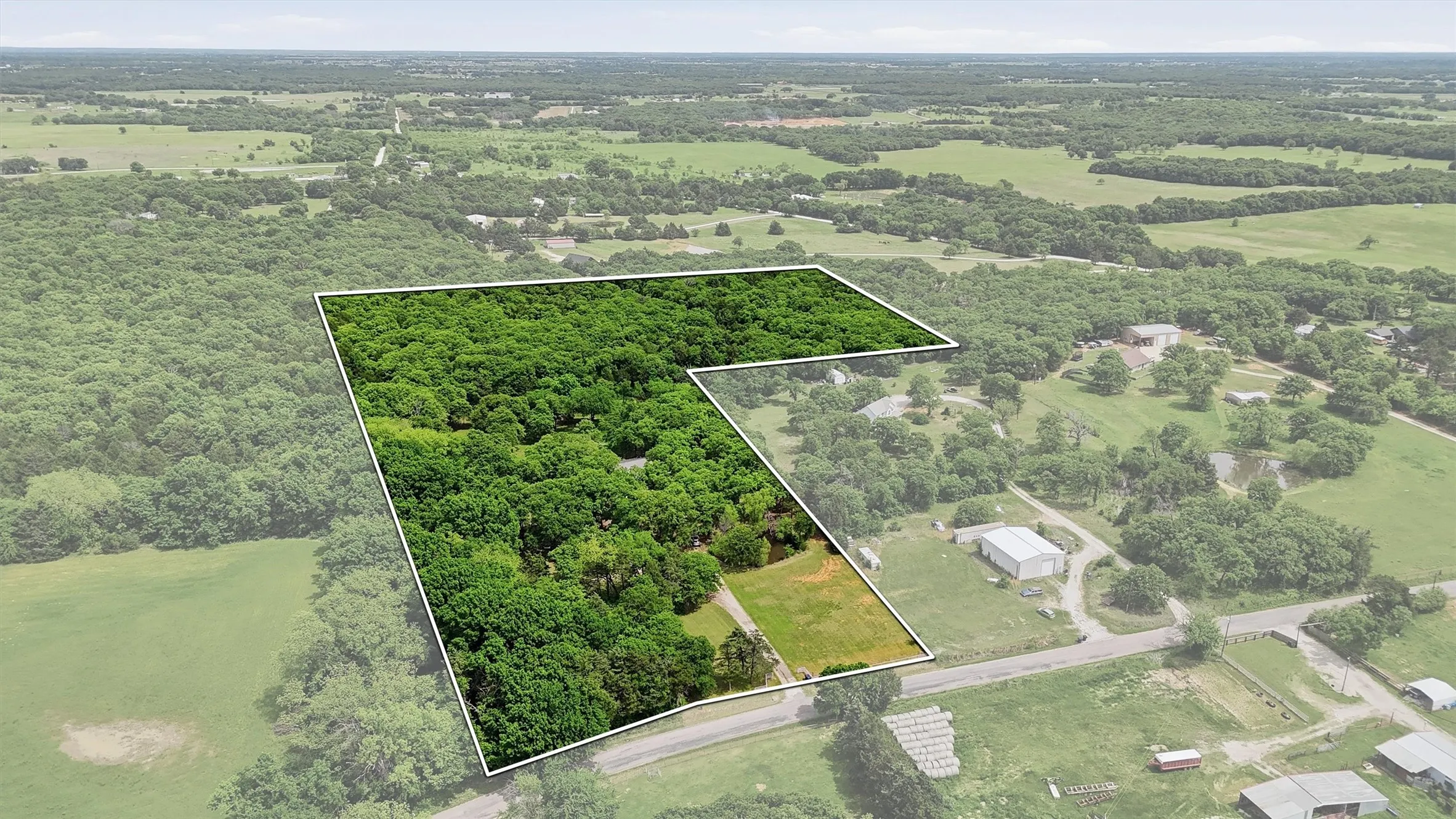 Single Family Residence For Sale in Cooke County , 4476 County Road 107, Gainesville, Texas 76240, 4 Bedroom, 2 Bathroom, Garage spaces, 1,881 Sqft, built in 2003, Price $660,000, mls#21246062, Real Estate Agent in Gainesville, Homes For Sale in Cooke county, Homes For Sale in Gainesville, Realtor in Gainesville Texas, Real Estate Brokerage Independent Realty Texas, Luminita Cordes Realtor