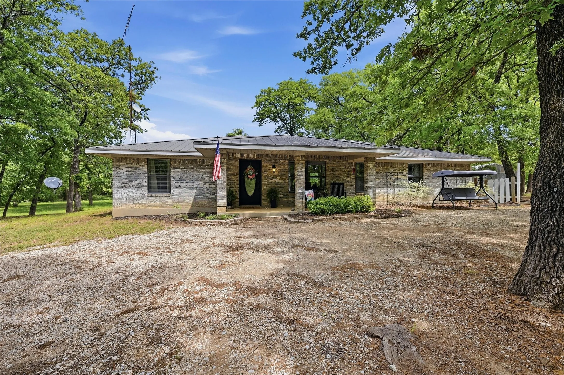 Single Family Residence For Sale in Cooke County , 4476 County Road 107, Gainesville, Texas 76240, 4 Bedroom, 2 Bathroom, Garage spaces, 1,881 Sqft, built in 2003, Price $660,000, mls#21246062, Real Estate Agent in Gainesville, Homes For Sale in Cooke county, Homes For Sale in Gainesville, Realtor in Gainesville Texas, Real Estate Brokerage Independent Realty Texas, Luminita Cordes Realtor