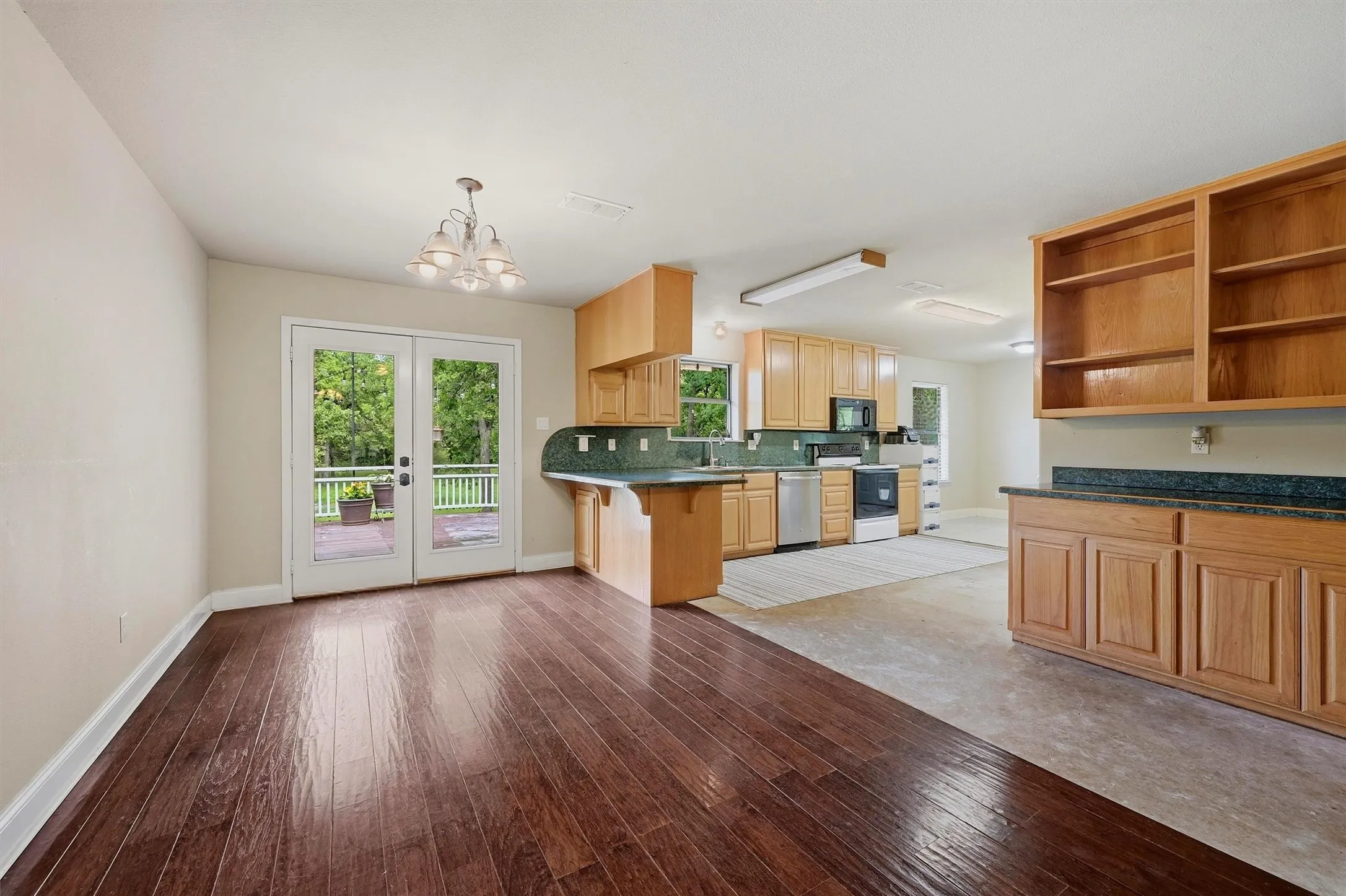 Single Family Residence For Sale in Cooke County , 4476 County Road 107, Gainesville, Texas 76240, 4 Bedroom, 2 Bathroom, Garage spaces, 1,881 Sqft, built in 2003, Price $660,000, mls#21246062, Real Estate Agent in Gainesville, Homes For Sale in Cooke county, Homes For Sale in Gainesville, Realtor in Gainesville Texas, Real Estate Brokerage Independent Realty Texas, Luminita Cordes Realtor