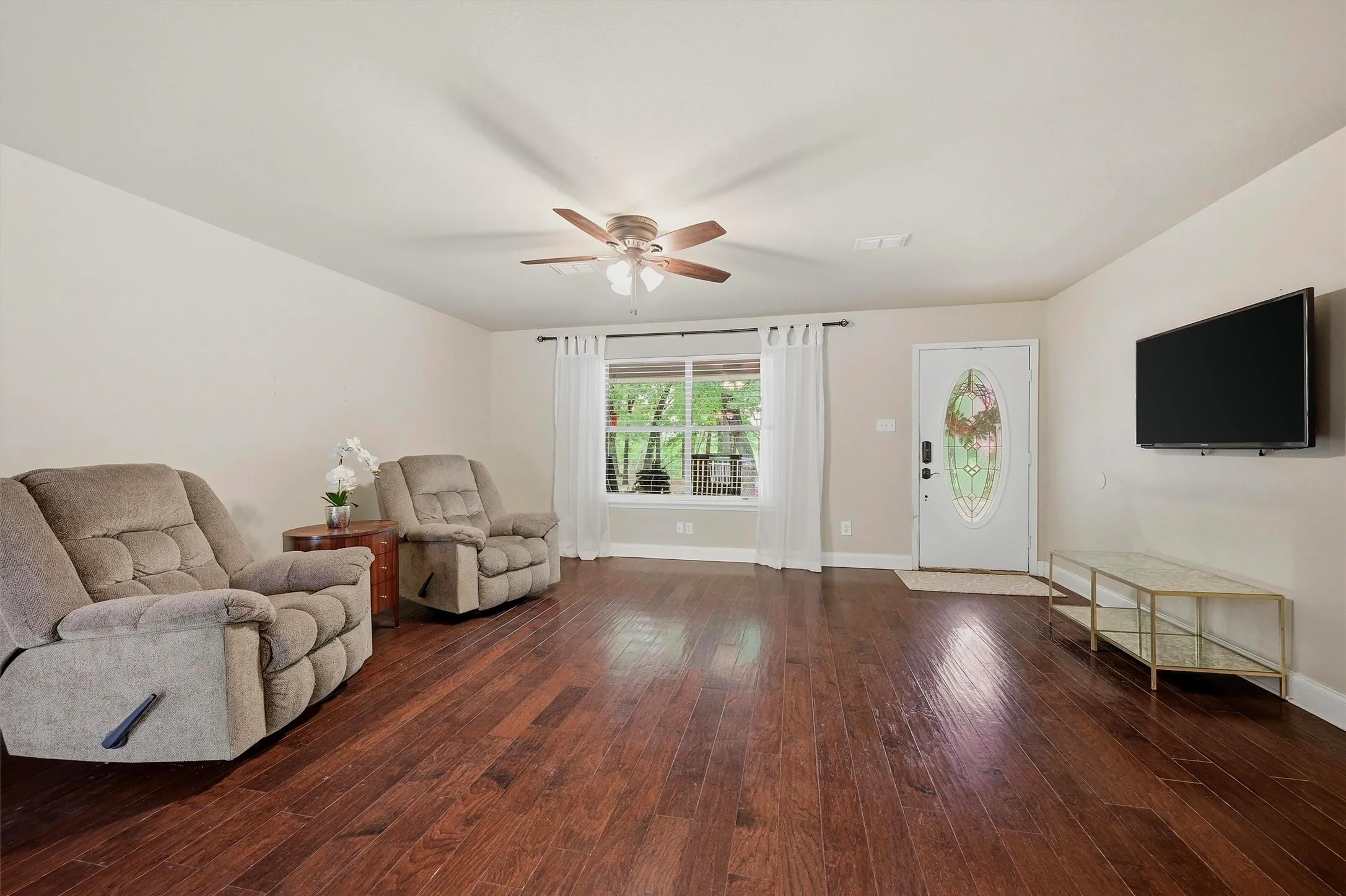 Single Family Residence For Sale in Cooke County , 4476 County Road 107, Gainesville, Texas 76240, 4 Bedroom, 2 Bathroom, Garage spaces, 1,881 Sqft, built in 2003, Price $660,000, mls#21246062, Real Estate Agent in Gainesville, Homes For Sale in Cooke county, Homes For Sale in Gainesville, Realtor in Gainesville Texas, Real Estate Brokerage Independent Realty Texas, Luminita Cordes Realtor