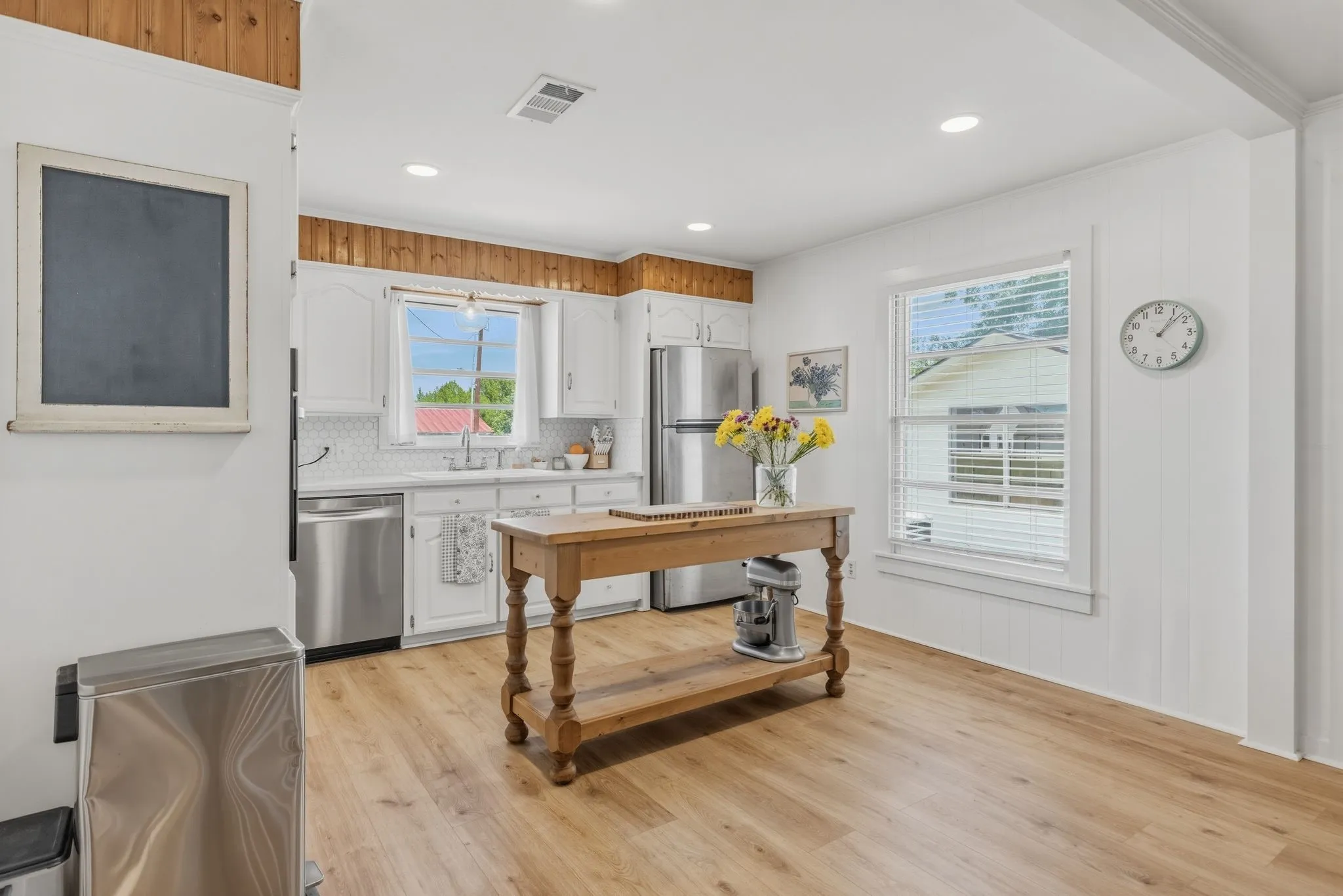 Single Family Residence For Sale in Rains County , 1100 Rs County Road 3150, Emory, Texas 75440, 3 Bedroom, 2 Bathroom, Garage spaces, 1,500 Sqft, built in 1975, mls#21244168, Real Estate Agent in Emory, Homes For Sale in Rains county, Homes For Sale in Emory, Realtor in Emory Texas, Real Estate Brokerage Independent Realty Texas, Luminita Cordes Realtor