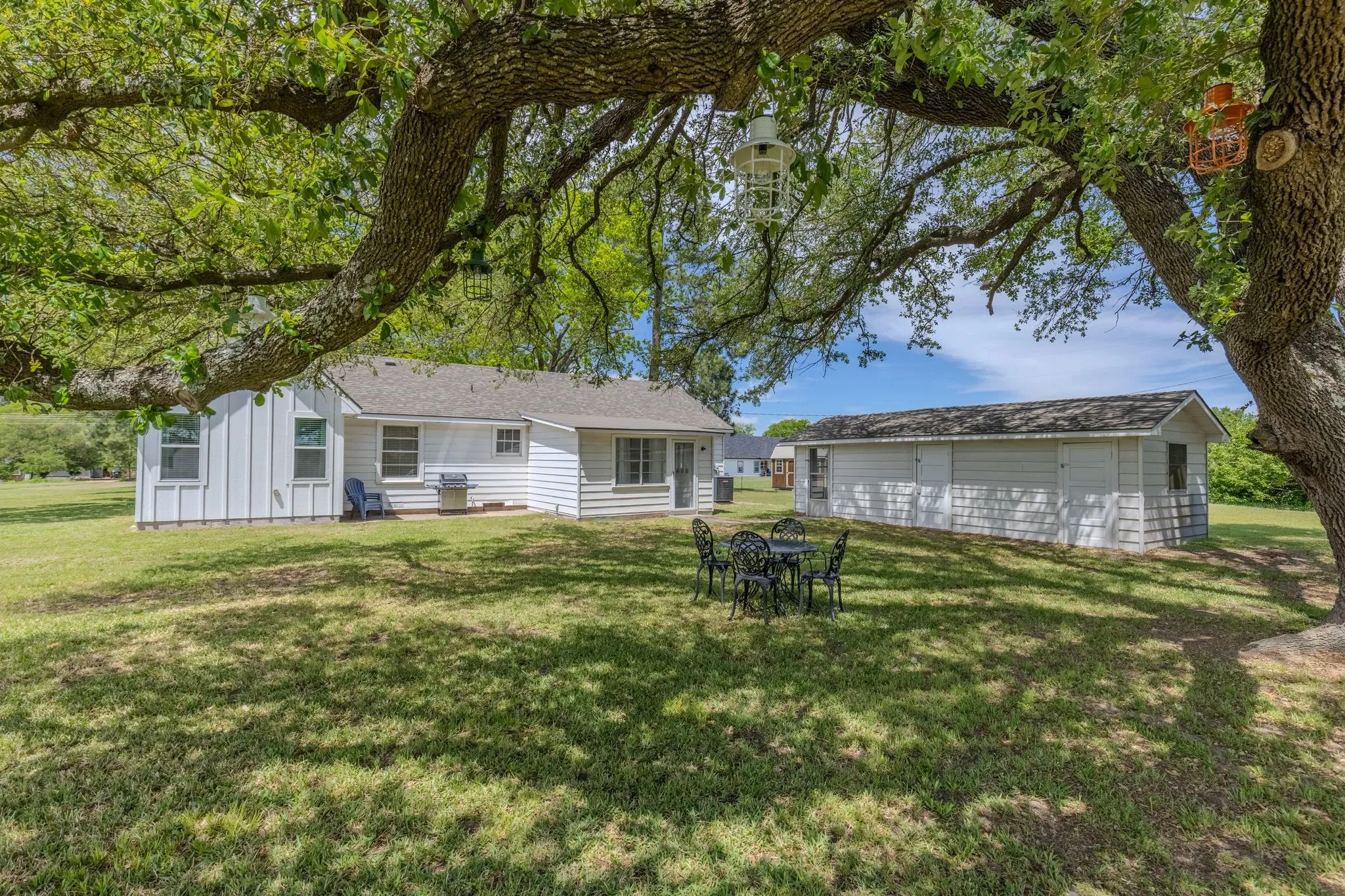 Single Family Residence For Sale in Rains County , 1100 Rs County Road 3150, Emory, Texas 75440, 3 Bedroom, 2 Bathroom, Garage spaces, 1,500 Sqft, built in 1975, mls#21244168, Real Estate Agent in Emory, Homes For Sale in Rains county, Homes For Sale in Emory, Realtor in Emory Texas, Real Estate Brokerage Independent Realty Texas, Luminita Cordes Realtor