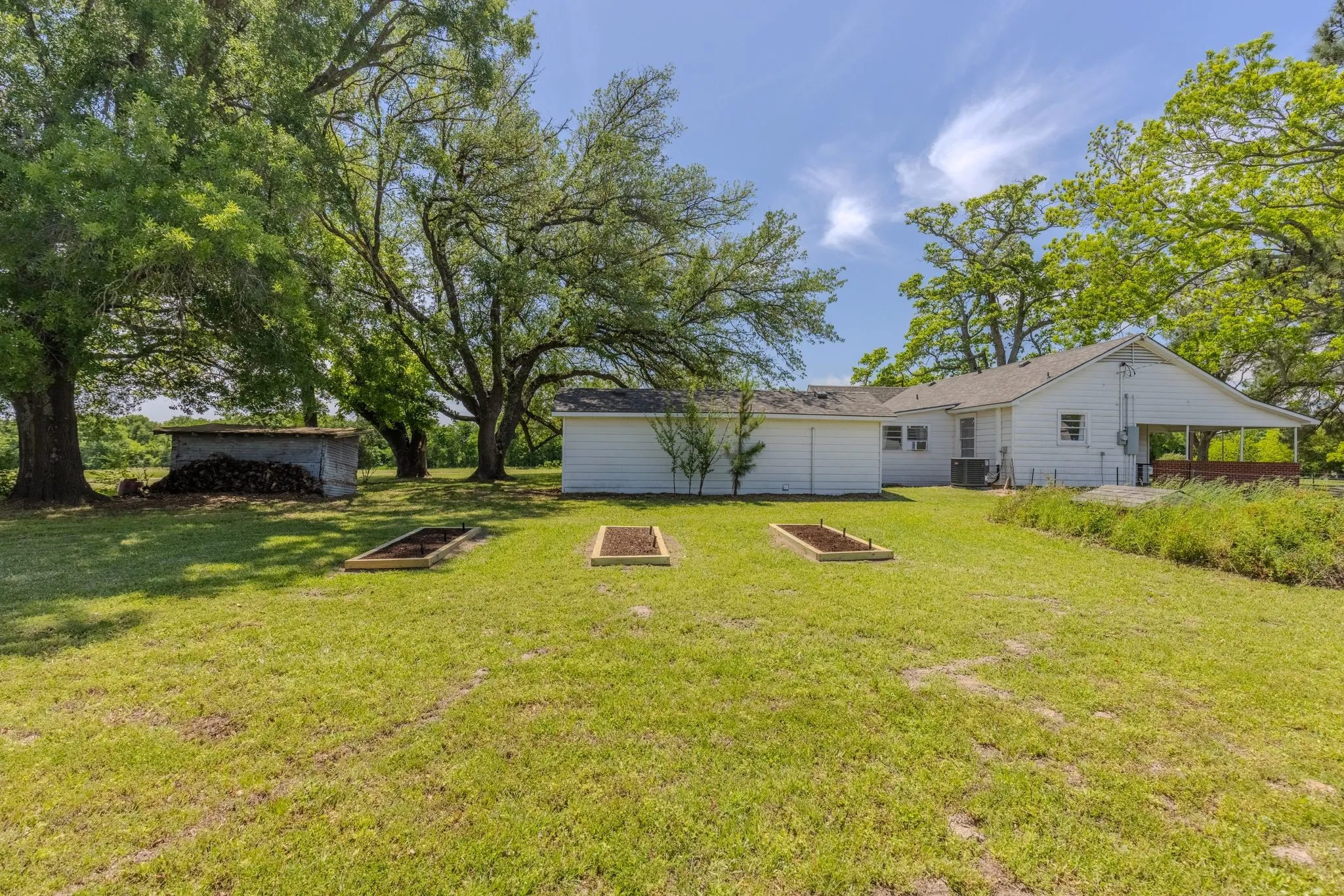 Single Family Residence For Sale in Rains County , 1100 Rs County Road 3150, Emory, Texas 75440, 3 Bedroom, 2 Bathroom, Garage spaces, 1,500 Sqft, built in 1975, mls#21244168, Real Estate Agent in Emory, Homes For Sale in Rains county, Homes For Sale in Emory, Realtor in Emory Texas, Real Estate Brokerage Independent Realty Texas, Luminita Cordes Realtor