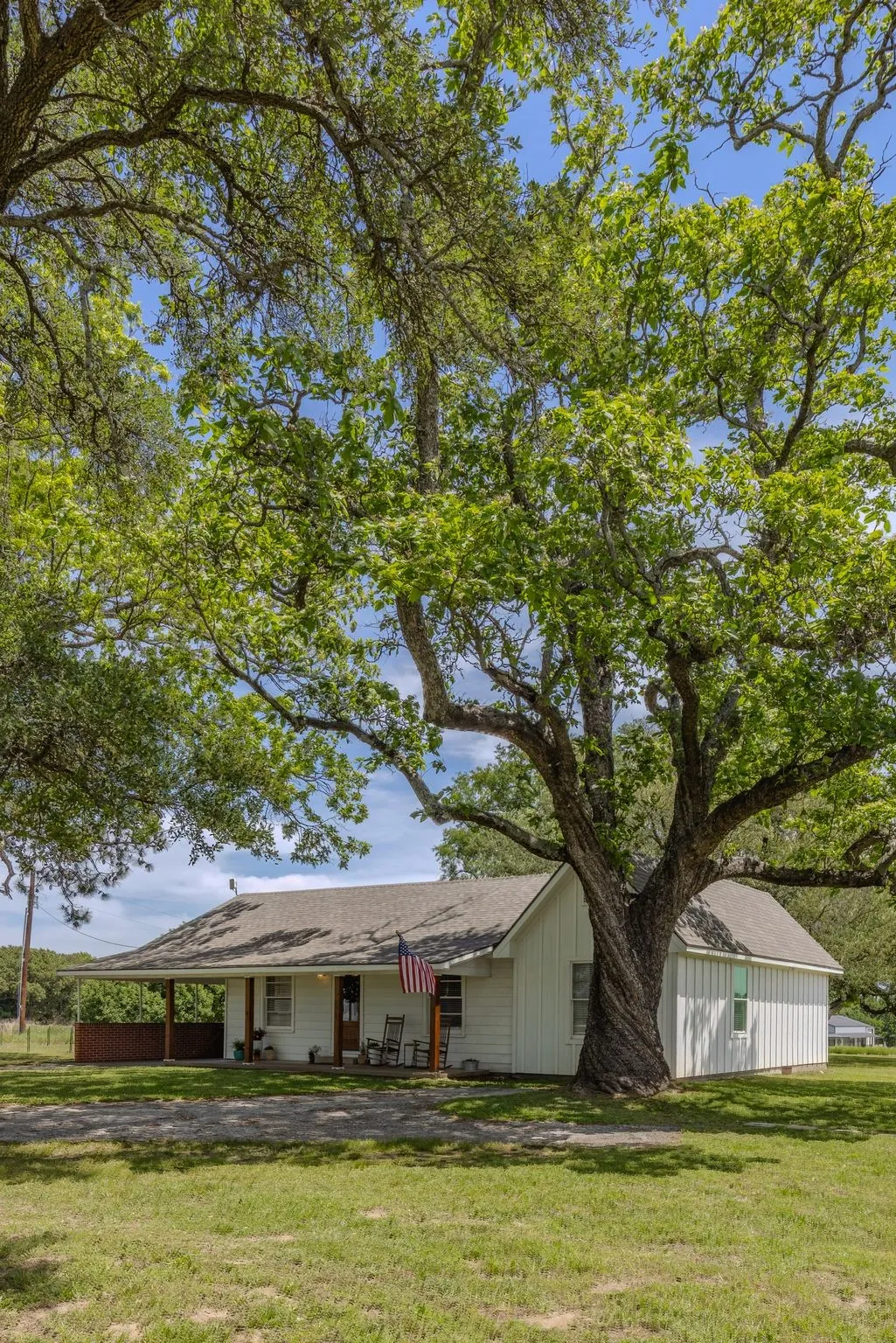 Single Family Residence For Sale in Rains County , 1100 Rs County Road 3150, Emory, Texas 75440, 3 Bedroom, 2 Bathroom, Garage spaces, 1,500 Sqft, built in 1975, mls#21244168, Real Estate Agent in Emory, Homes For Sale in Rains county, Homes For Sale in Emory, Realtor in Emory Texas, Real Estate Brokerage Independent Realty Texas, Luminita Cordes Realtor