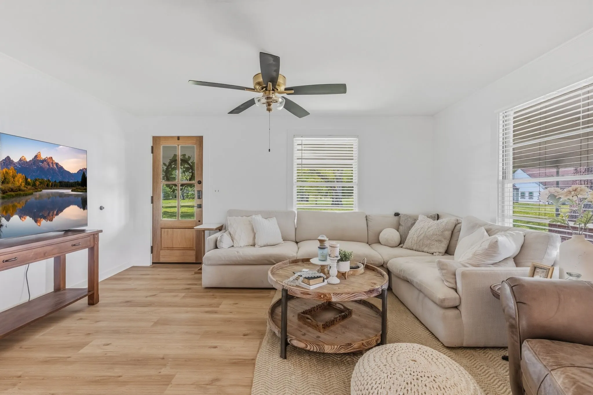 Single Family Residence For Sale in Rains County , 1100 Rs County Road 3150, Emory, Texas 75440, 3 Bedroom, 2 Bathroom, Garage spaces, 1,500 Sqft, built in 1975, mls#21244168, Real Estate Agent in Emory, Homes For Sale in Rains county, Homes For Sale in Emory, Realtor in Emory Texas, Real Estate Brokerage Independent Realty Texas, Luminita Cordes Realtor