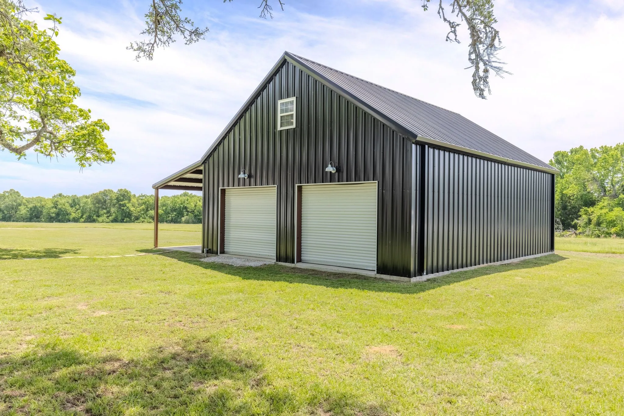 Single Family Residence For Sale in Rains County , 1100 Rs County Road 3150, Emory, Texas 75440, 3 Bedroom, 2 Bathroom, Garage spaces, 1,500 Sqft, built in 1975, mls#21244168, Real Estate Agent in Emory, Homes For Sale in Rains county, Homes For Sale in Emory, Realtor in Emory Texas, Real Estate Brokerage Independent Realty Texas, Luminita Cordes Realtor