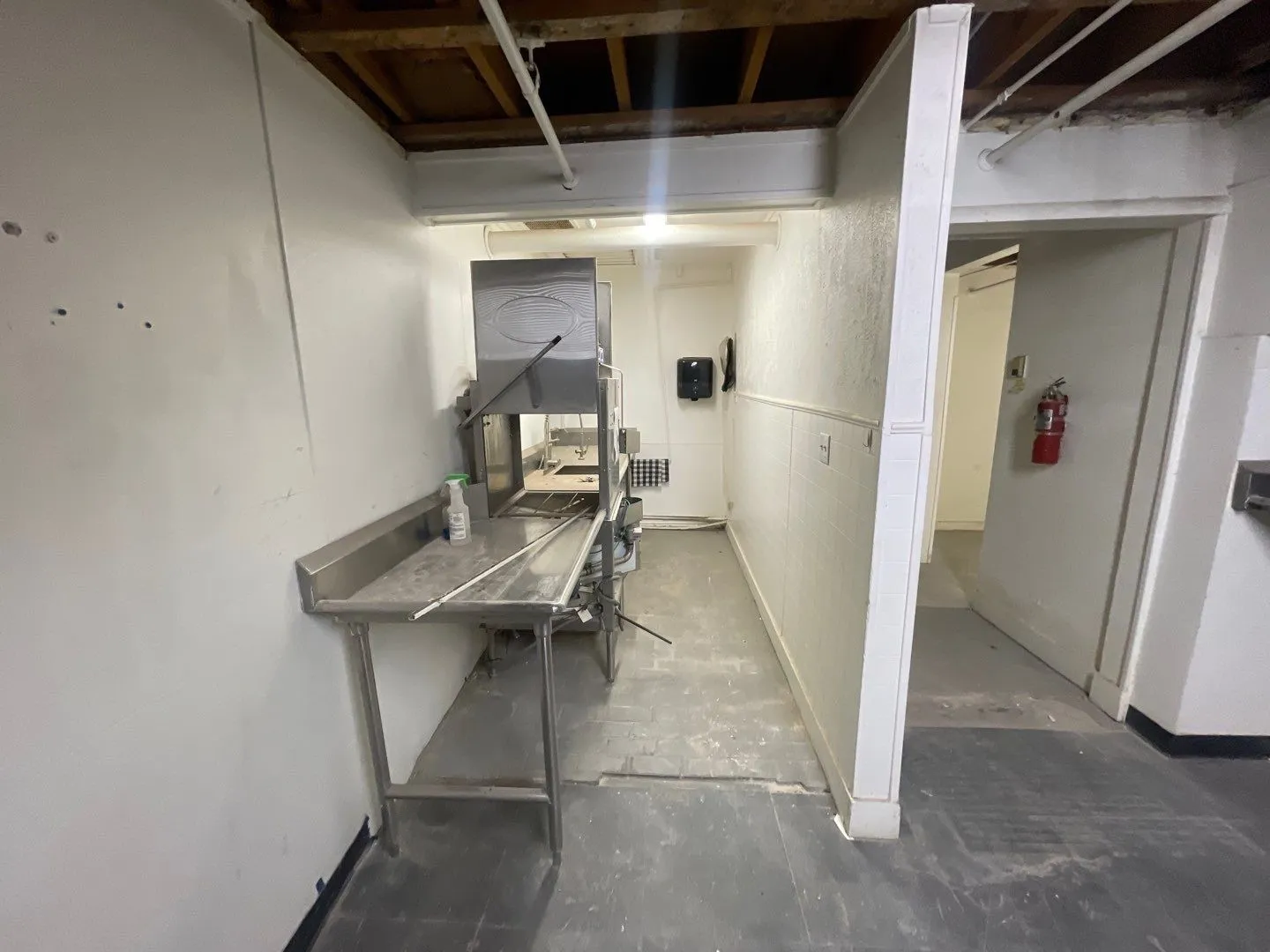 Commercial dishwasher