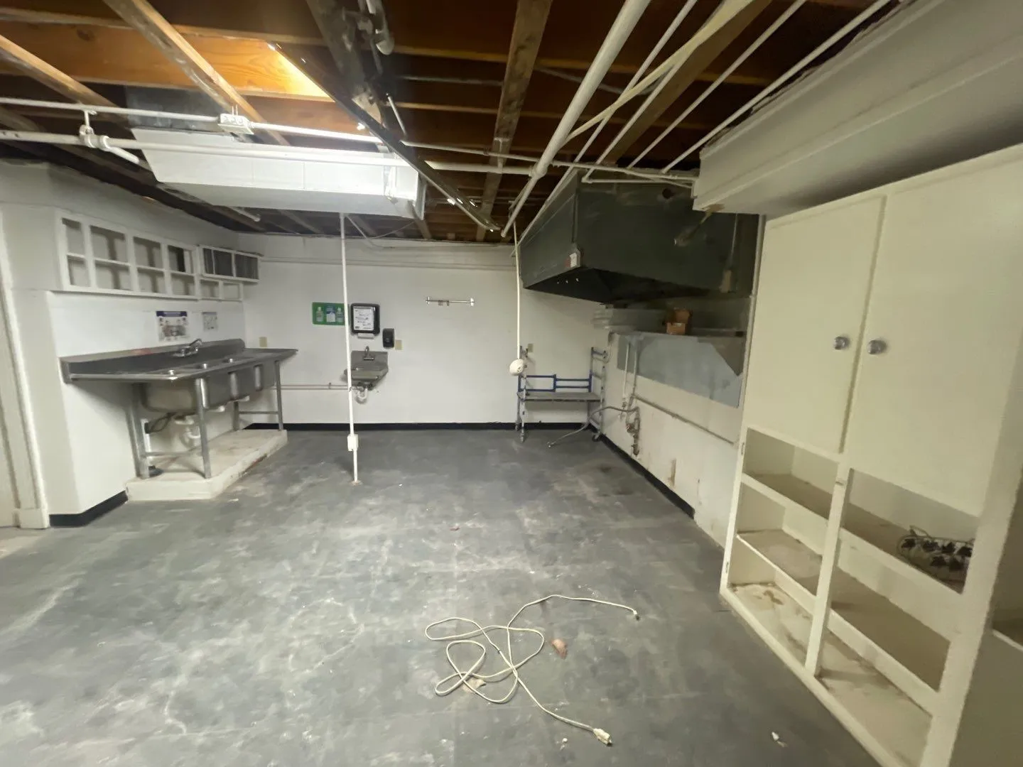 Commercial kitchen