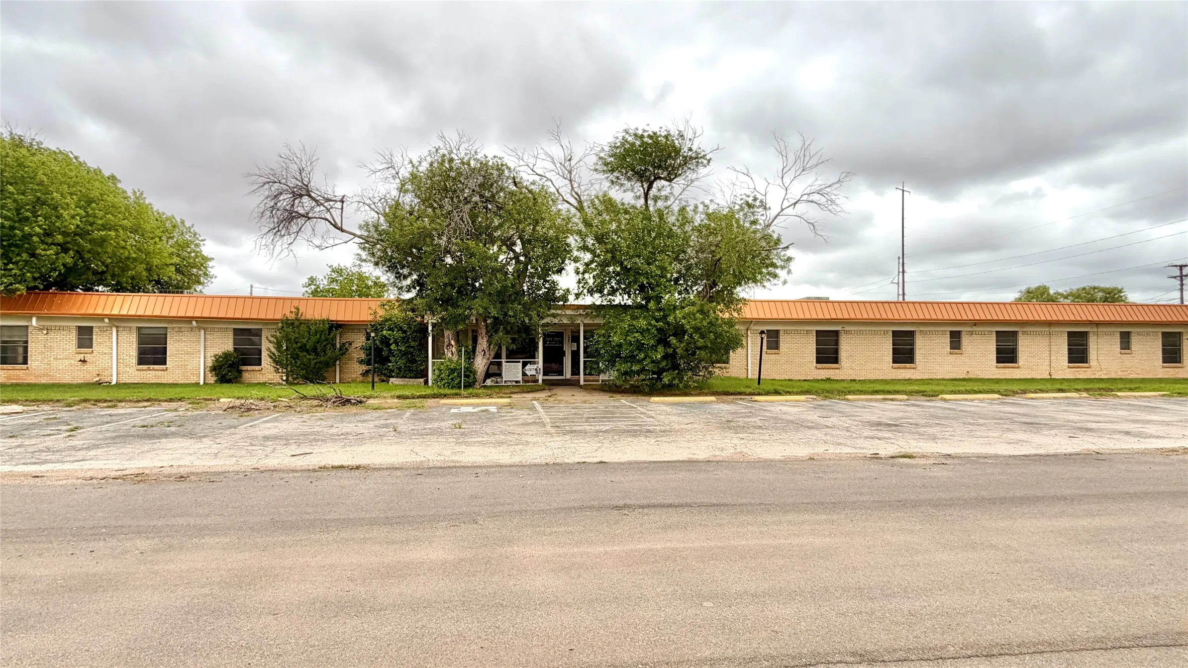 Business For Sale in Jones County , 125 Avenue J, Anson, Texas 79501, 0, 0, Garage spaces, 31,854 Sqft, built in 1980, Preowned, mls#21242294, Real Estate Agent in Anson, Homes For Sale in Jones county, Homes For Sale in Anson, Realtor in Anson Texas, Real Estate Brokerage Independent Realty Texas, Luminita Cordes Realtor