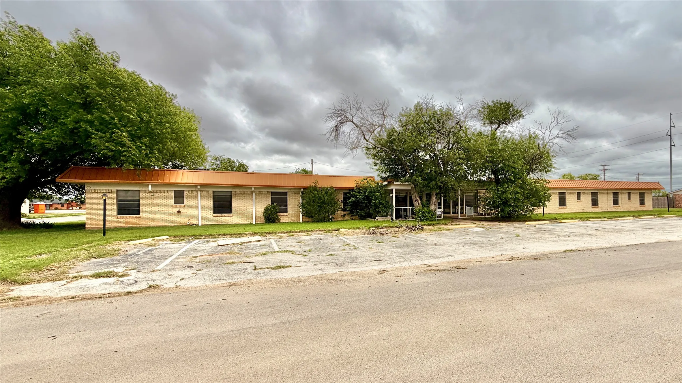 Business For Sale in Jones County , 125 Avenue J, Anson, Texas 79501, 0, 0, Garage spaces, 31,854 Sqft, built in 1980, Preowned, mls#21242294, Real Estate Agent in Anson, Homes For Sale in Jones county, Homes For Sale in Anson, Realtor in Anson Texas, Real Estate Brokerage Independent Realty Texas, Luminita Cordes Realtor