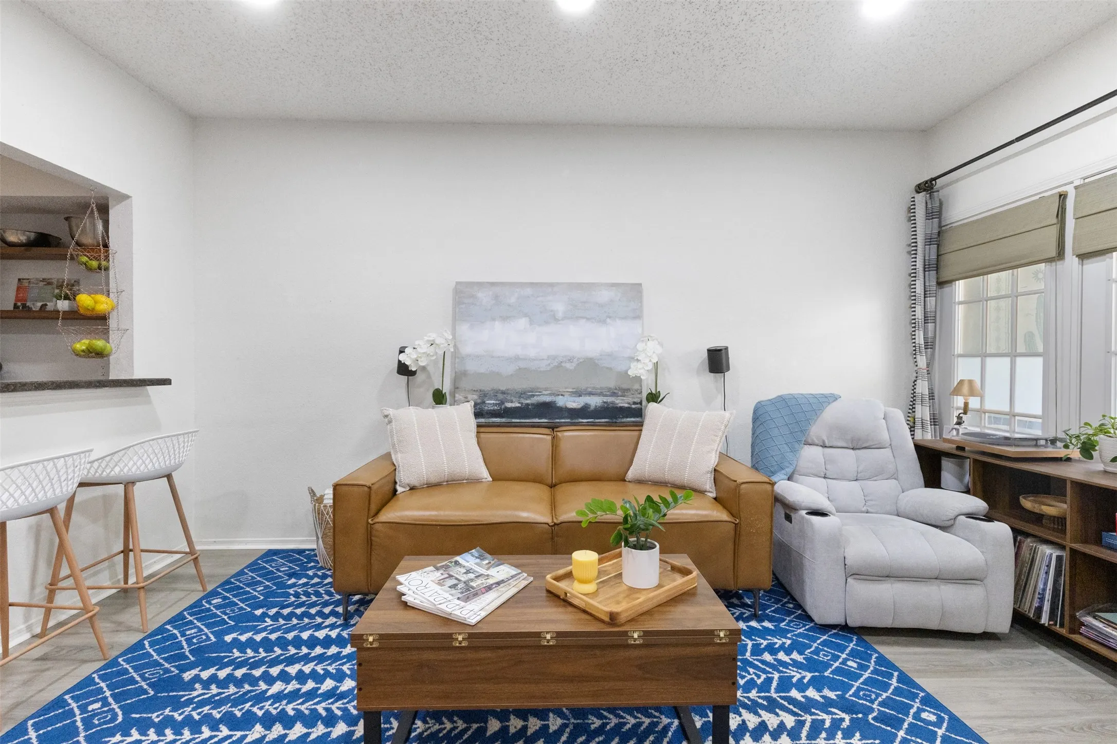 Condominium For Sale in Dallas County , 5590 Spring Valley Road C102, Dallas, Texas 75254, 2 Bedroom, 2 Bathroom, 1 Garage spaces, 814 Sqft, built in 1982, Preowned, mls#21244415, Real Estate Agent in Dallas, Homes For Sale in Dallas county, Homes For Sale in Dallas, Realtor in Dallas Texas, Real Estate Brokerage Independent Realty Texas, Luminita Cordes Realtor