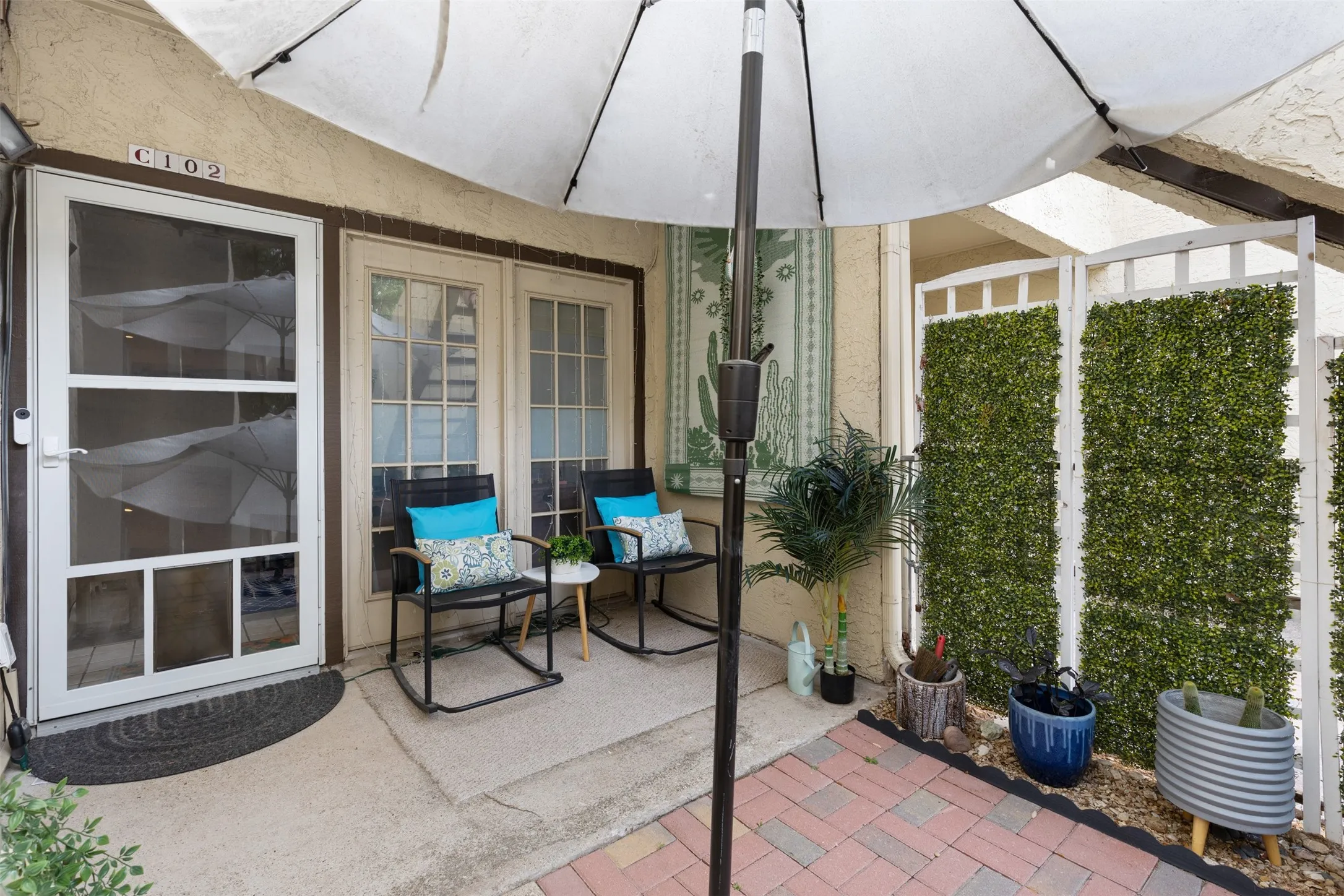 Condominium For Sale in Dallas County , 5590 Spring Valley Road C102, Dallas, Texas 75254, 2 Bedroom, 2 Bathroom, 1 Garage spaces, 814 Sqft, built in 1982, Preowned, mls#21244415, Real Estate Agent in Dallas, Homes For Sale in Dallas county, Homes For Sale in Dallas, Realtor in Dallas Texas, Real Estate Brokerage Independent Realty Texas, Luminita Cordes Realtor