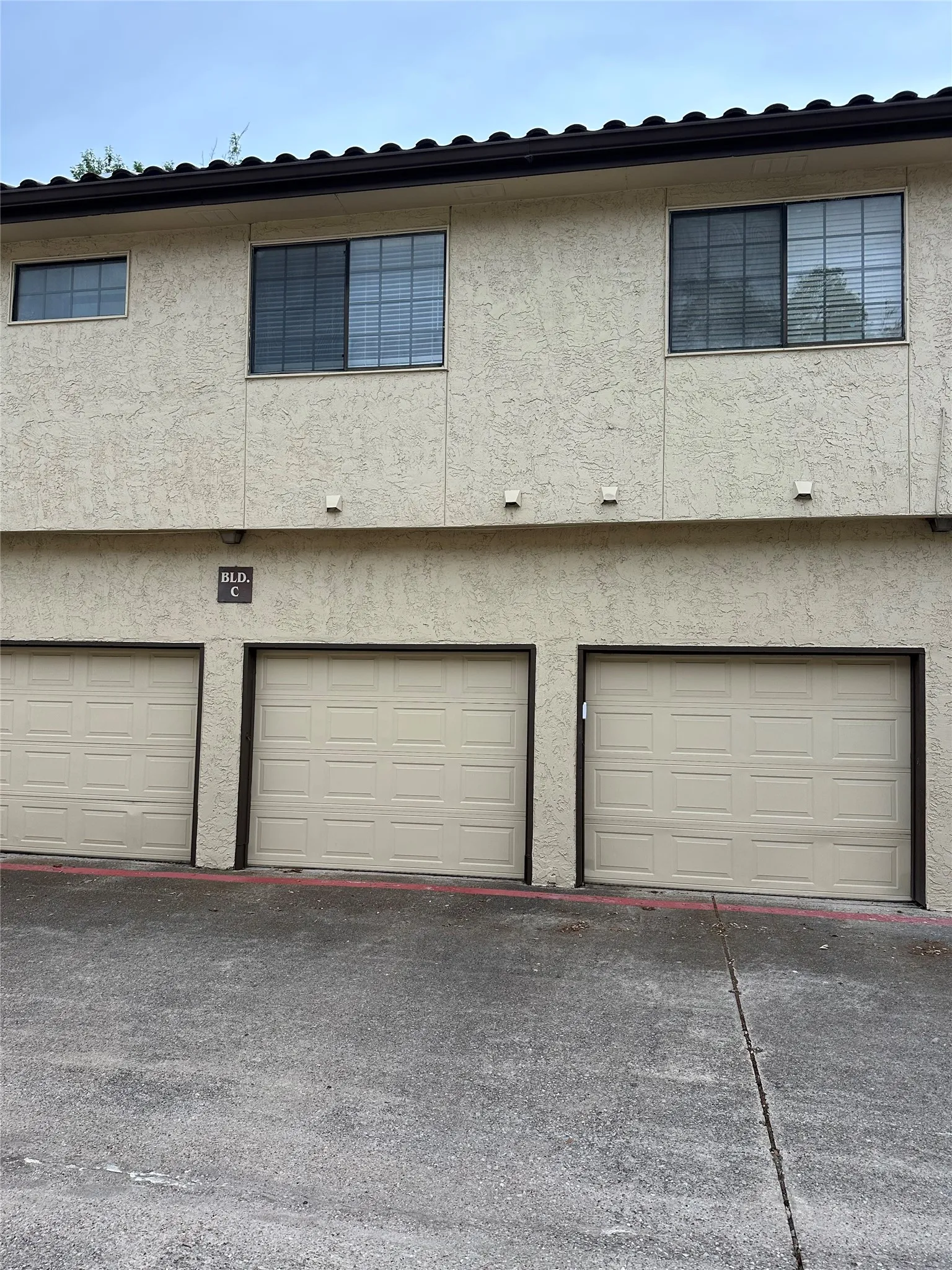 Condominium For Sale in Dallas County , 5590 Spring Valley Road C102, Dallas, Texas 75254, 2 Bedroom, 2 Bathroom, 1 Garage spaces, 814 Sqft, built in 1982, Preowned, mls#21244415, Real Estate Agent in Dallas, Homes For Sale in Dallas county, Homes For Sale in Dallas, Realtor in Dallas Texas, Real Estate Brokerage Independent Realty Texas, Luminita Cordes Realtor