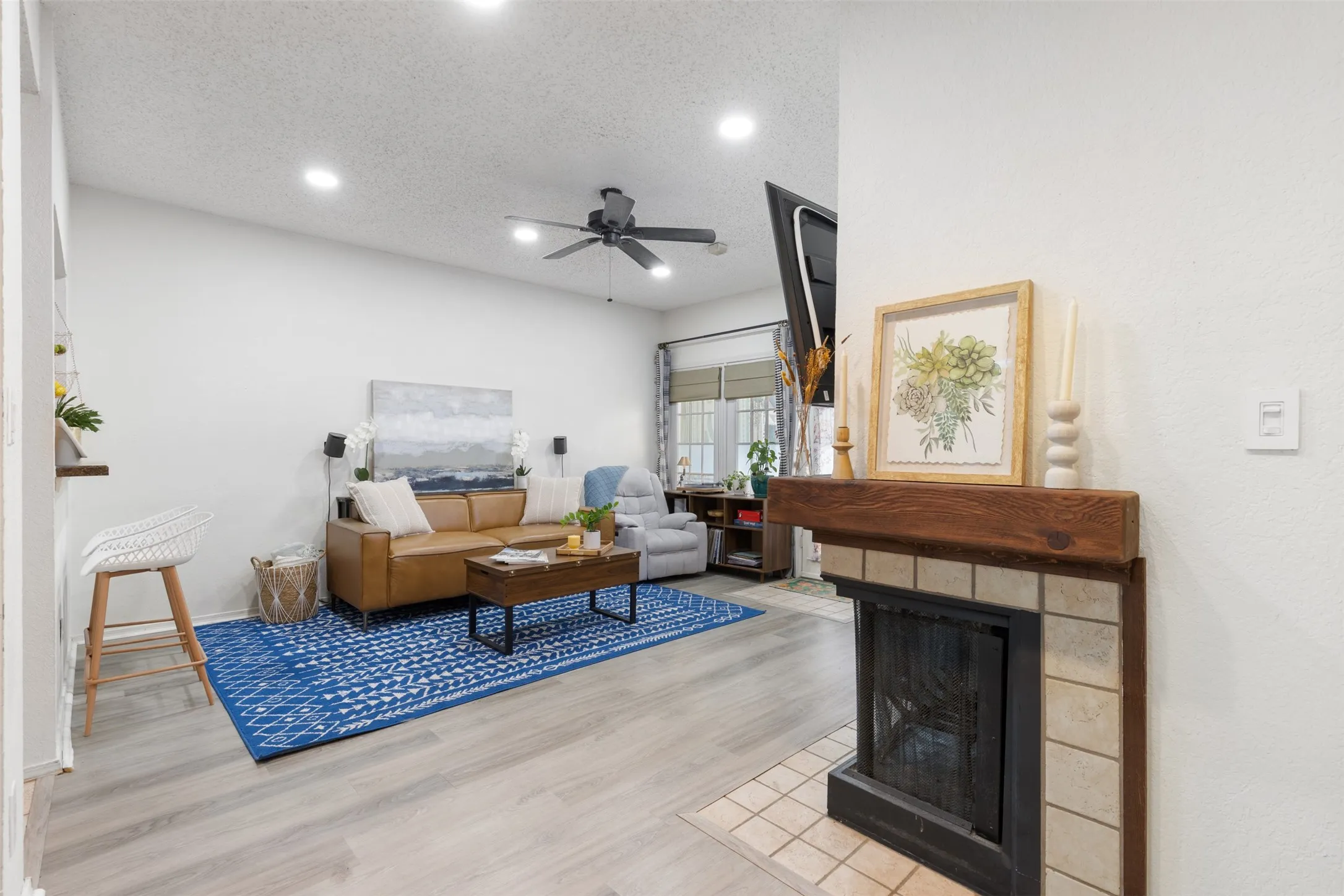 Condominium For Sale in Dallas County , 5590 Spring Valley Road C102, Dallas, Texas 75254, 2 Bedroom, 2 Bathroom, 1 Garage spaces, 814 Sqft, built in 1982, Preowned, mls#21244415, Real Estate Agent in Dallas, Homes For Sale in Dallas county, Homes For Sale in Dallas, Realtor in Dallas Texas, Real Estate Brokerage Independent Realty Texas, Luminita Cordes Realtor
