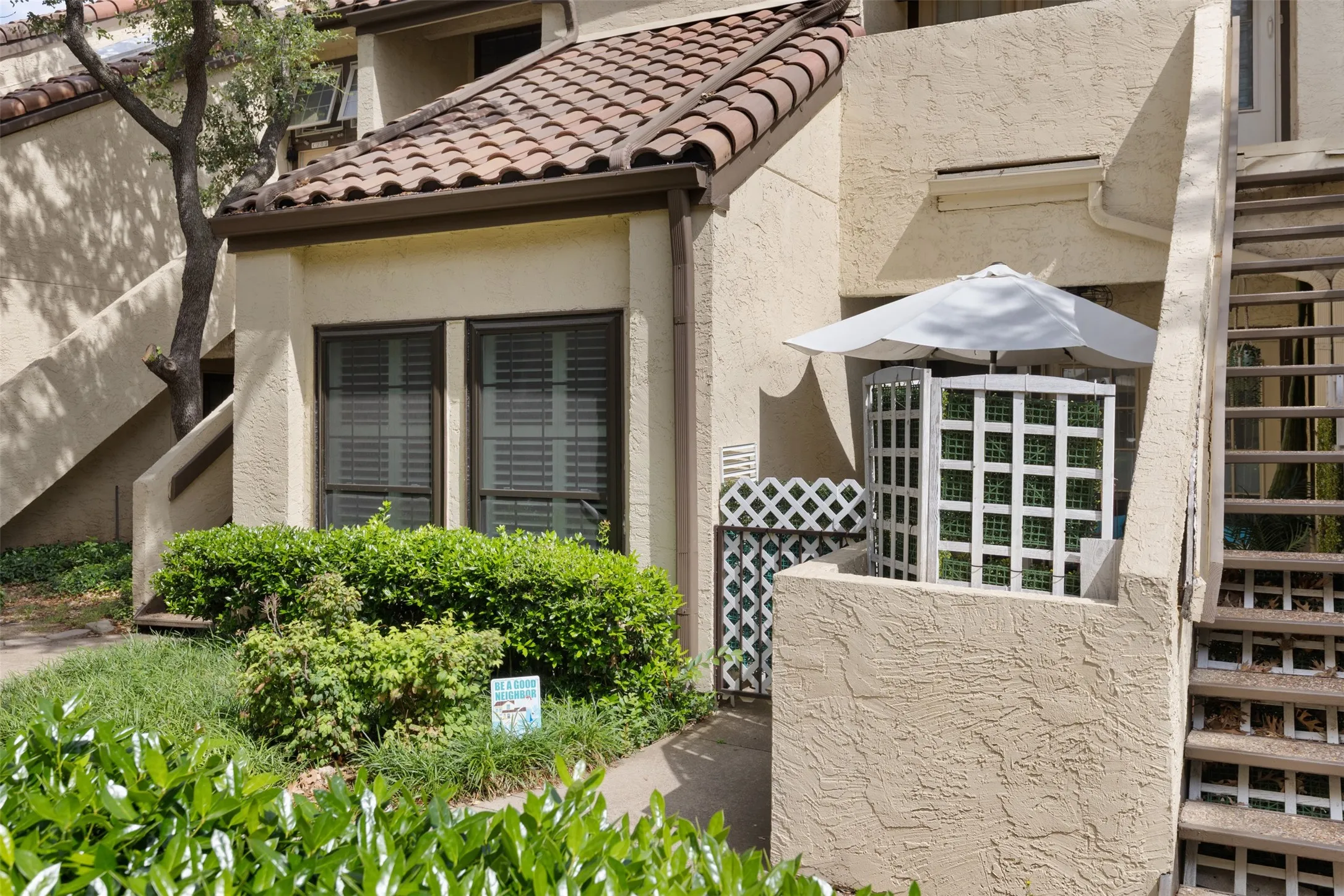 Condominium For Sale in Dallas County , 5590 Spring Valley Road C102, Dallas, Texas 75254, 2 Bedroom, 2 Bathroom, 1 Garage spaces, 814 Sqft, built in 1982, Preowned, mls#21244415, Real Estate Agent in Dallas, Homes For Sale in Dallas county, Homes For Sale in Dallas, Realtor in Dallas Texas, Real Estate Brokerage Independent Realty Texas, Luminita Cordes Realtor