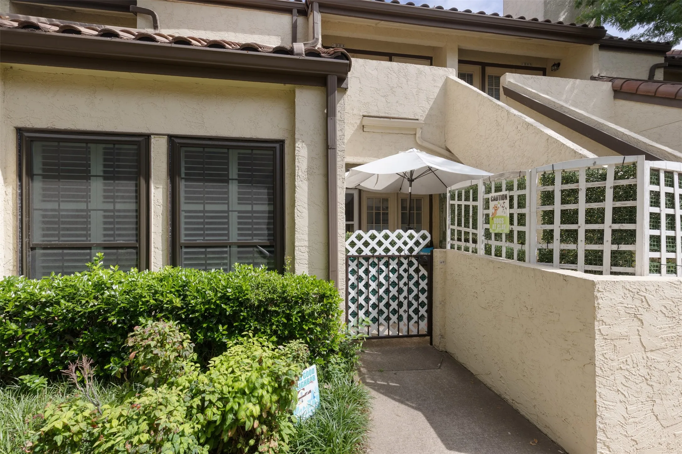 Condominium For Sale in Dallas County , 5590 Spring Valley Road C102, Dallas, Texas 75254, 2 Bedroom, 2 Bathroom, 1 Garage spaces, 814 Sqft, built in 1982, Preowned, mls#21244415, Real Estate Agent in Dallas, Homes For Sale in Dallas county, Homes For Sale in Dallas, Realtor in Dallas Texas, Real Estate Brokerage Independent Realty Texas, Luminita Cordes Realtor
