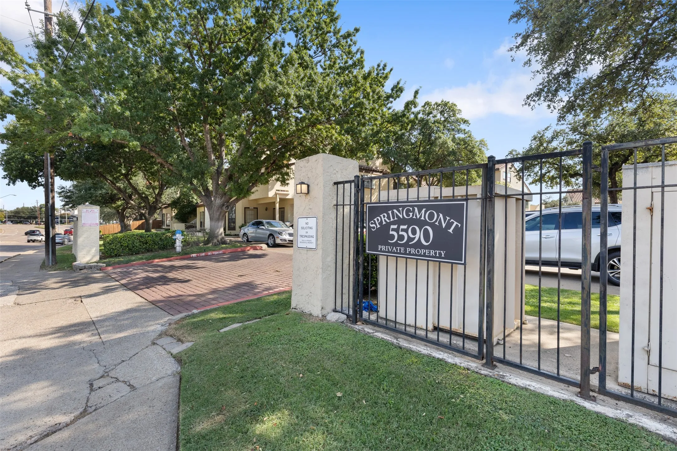 Condominium For Sale in Dallas County , 5590 Spring Valley Road C102, Dallas, Texas 75254, 2 Bedroom, 2 Bathroom, 1 Garage spaces, 814 Sqft, built in 1982, Preowned, mls#21244415, Real Estate Agent in Dallas, Homes For Sale in Dallas county, Homes For Sale in Dallas, Realtor in Dallas Texas, Real Estate Brokerage Independent Realty Texas, Luminita Cordes Realtor
