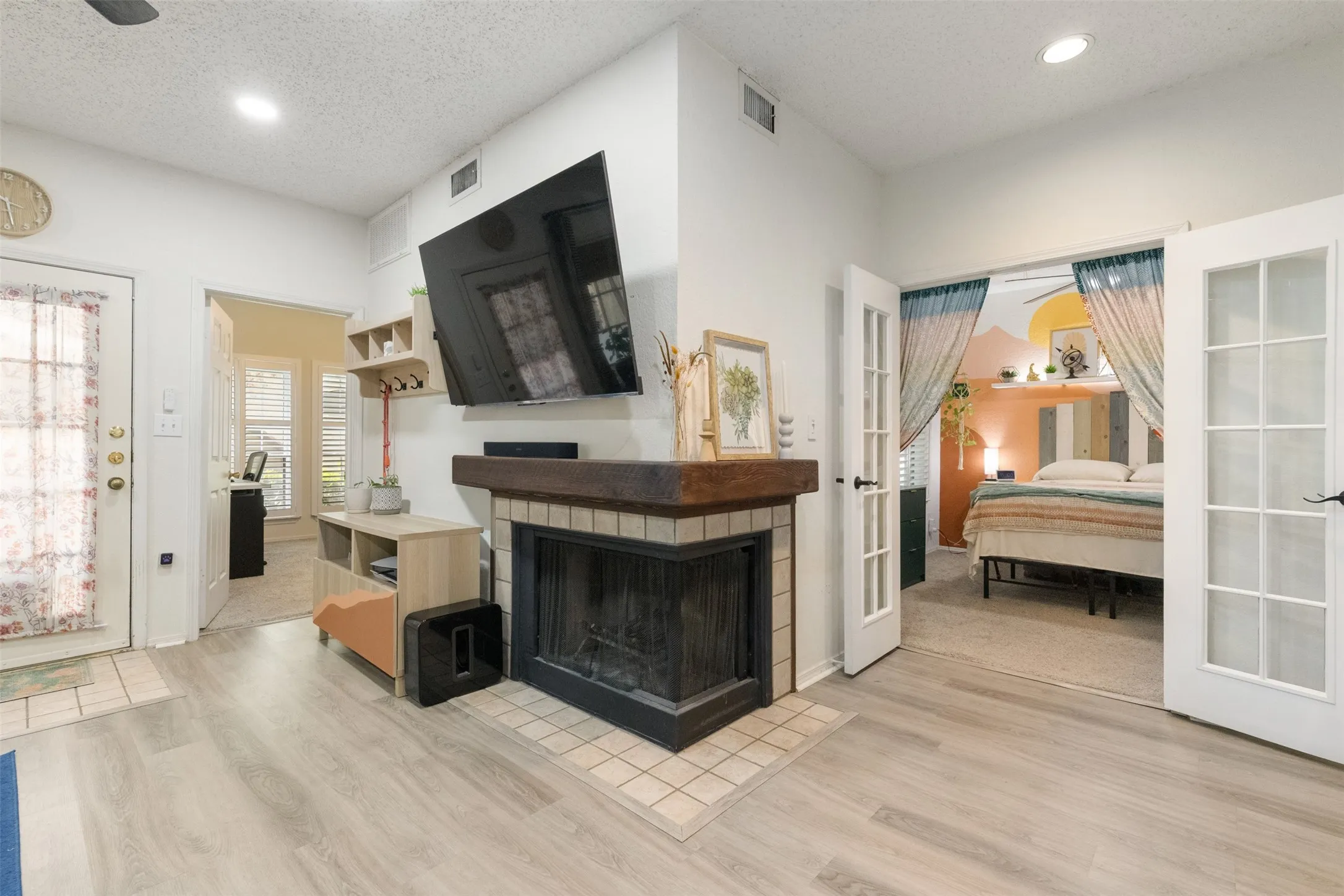 Condominium For Sale in Dallas County , 5590 Spring Valley Road C102, Dallas, Texas 75254, 2 Bedroom, 2 Bathroom, 1 Garage spaces, 814 Sqft, built in 1982, Preowned, mls#21244415, Real Estate Agent in Dallas, Homes For Sale in Dallas county, Homes For Sale in Dallas, Realtor in Dallas Texas, Real Estate Brokerage Independent Realty Texas, Luminita Cordes Realtor