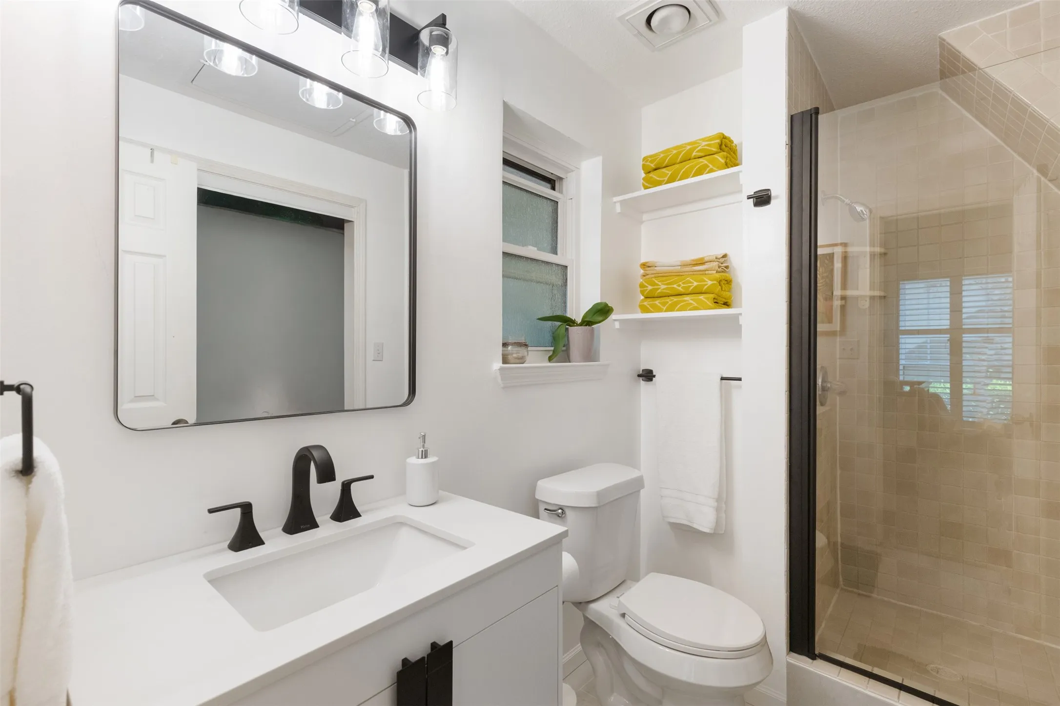 Condominium For Sale in Dallas County , 5590 Spring Valley Road C102, Dallas, Texas 75254, 2 Bedroom, 2 Bathroom, 1 Garage spaces, 814 Sqft, built in 1982, Preowned, mls#21244415, Real Estate Agent in Dallas, Homes For Sale in Dallas county, Homes For Sale in Dallas, Realtor in Dallas Texas, Real Estate Brokerage Independent Realty Texas, Luminita Cordes Realtor