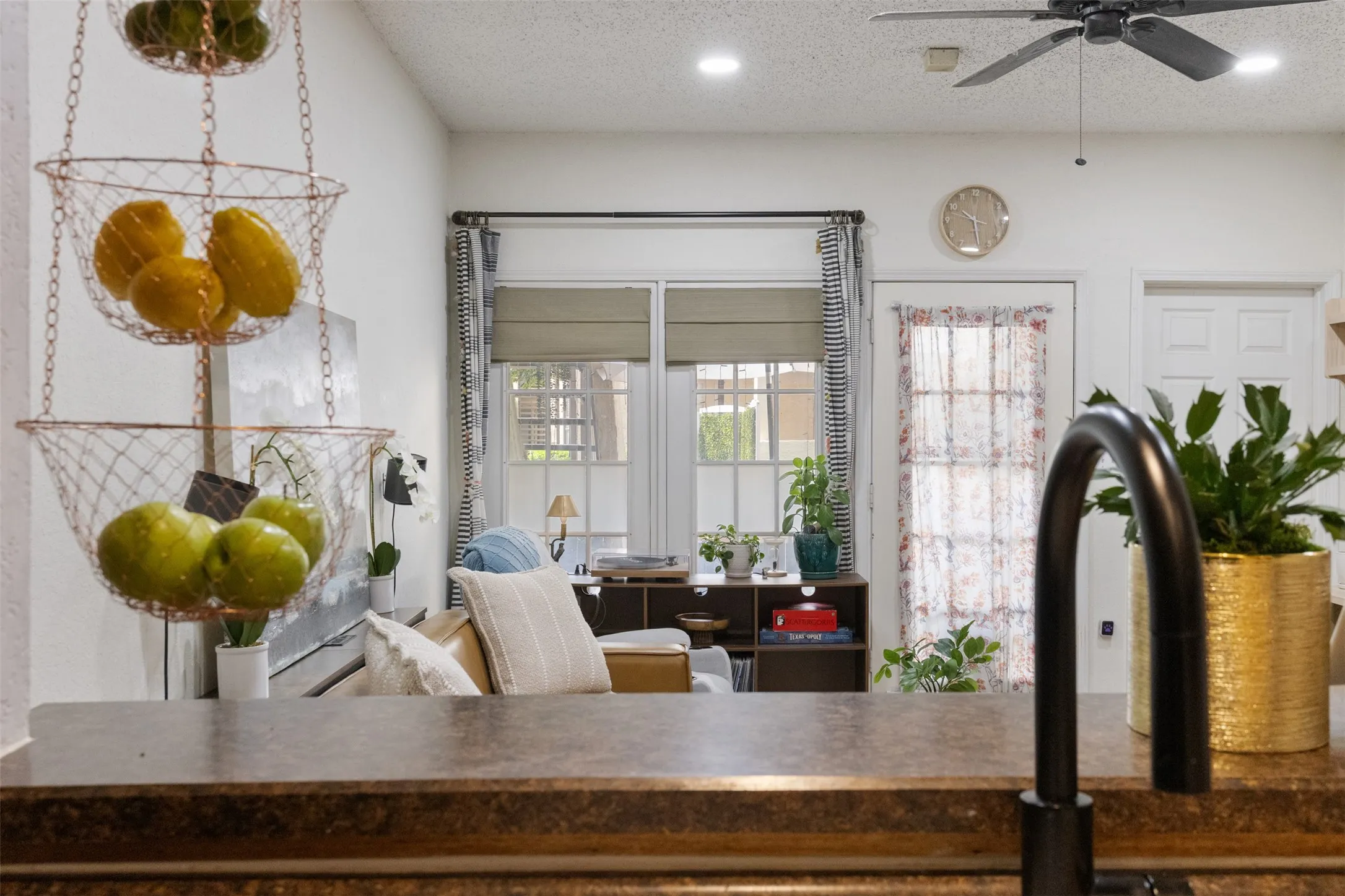 Condominium For Sale in Dallas County , 5590 Spring Valley Road C102, Dallas, Texas 75254, 2 Bedroom, 2 Bathroom, 1 Garage spaces, 814 Sqft, built in 1982, Preowned, mls#21244415, Real Estate Agent in Dallas, Homes For Sale in Dallas county, Homes For Sale in Dallas, Realtor in Dallas Texas, Real Estate Brokerage Independent Realty Texas, Luminita Cordes Realtor